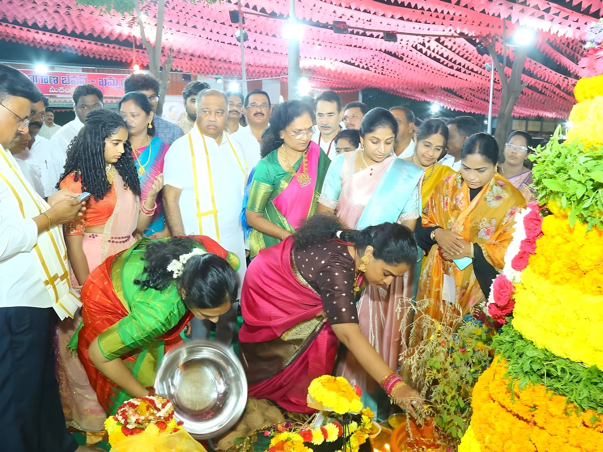 తెలంగాణ భవన్లో సద్దుల బతుకమ్మ సంబరాలు