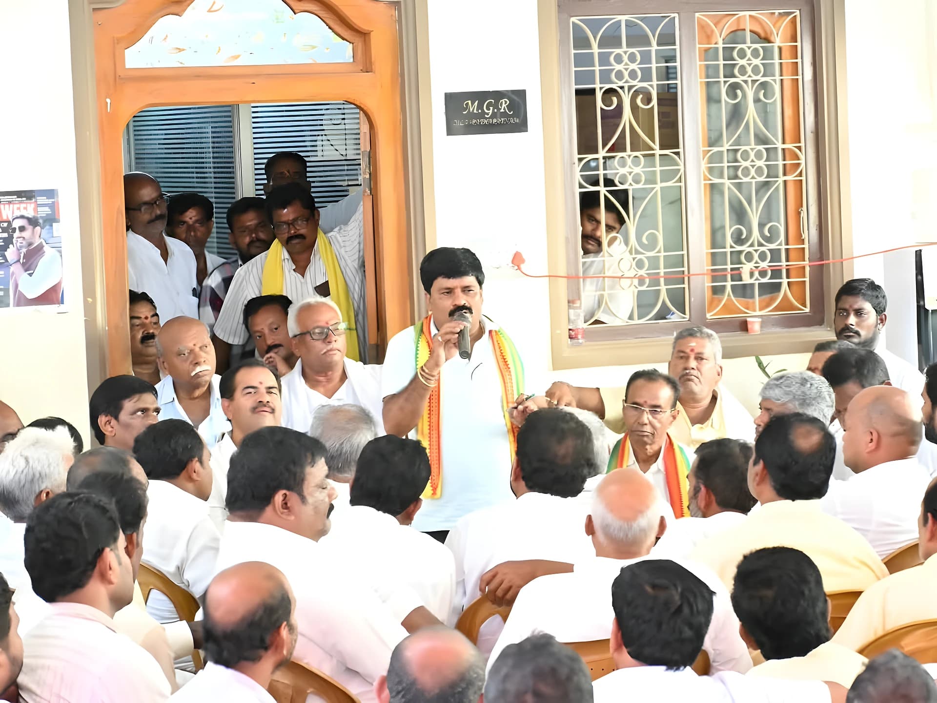 పాతపట్నంలో TDP లీడర్లతో ఎమ్మెల్యే సమీక్ష