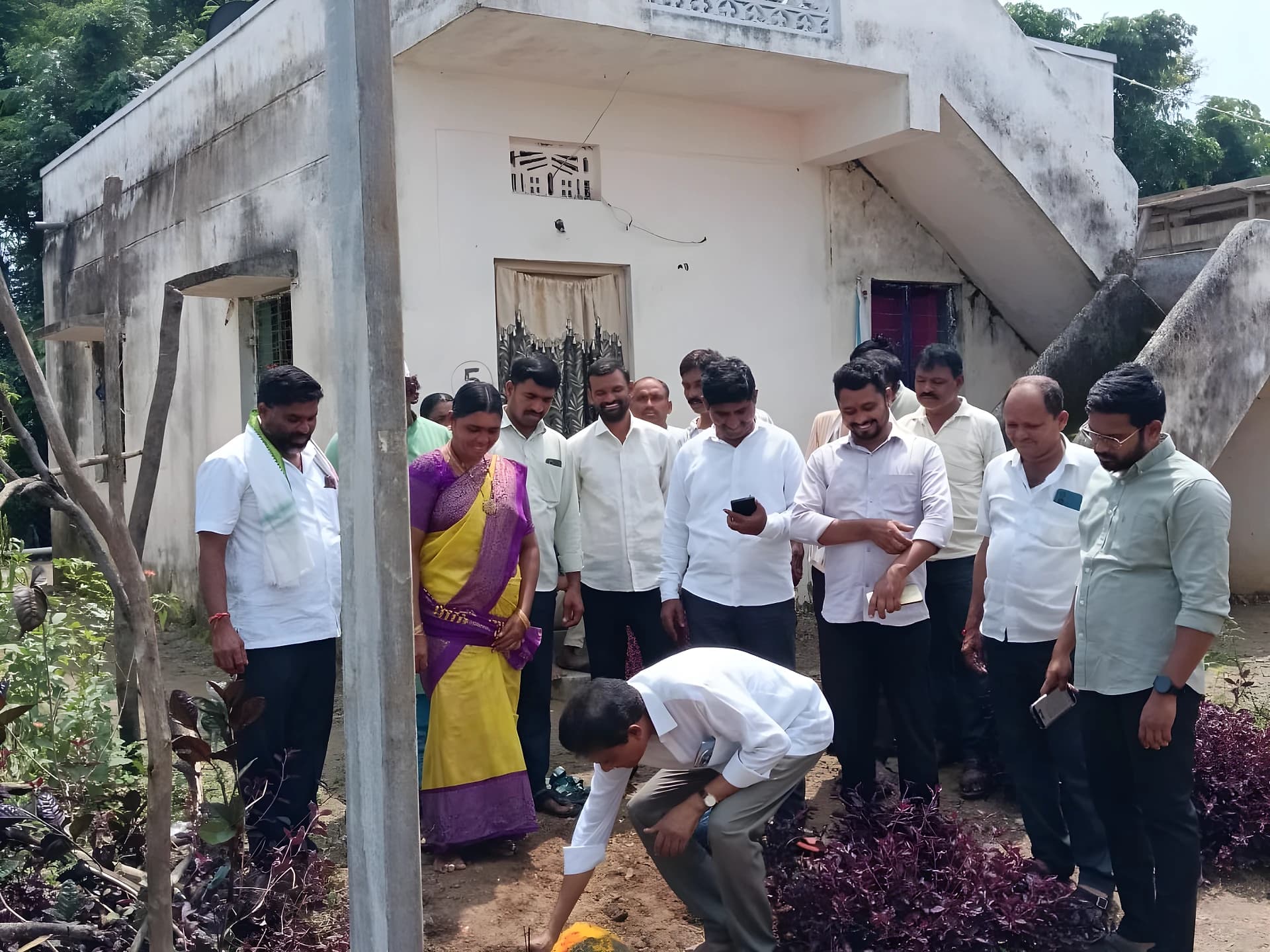 తట్టుపల్లిలో కొత్త విద్యుత్ స్తంభాలు!