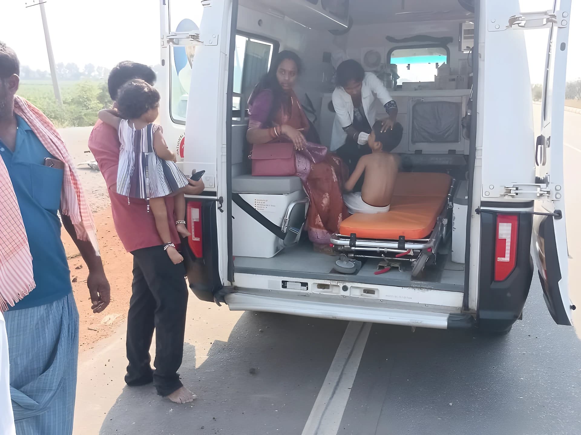 టైరు పేలడంతో అదుపుతప్పిన కారు