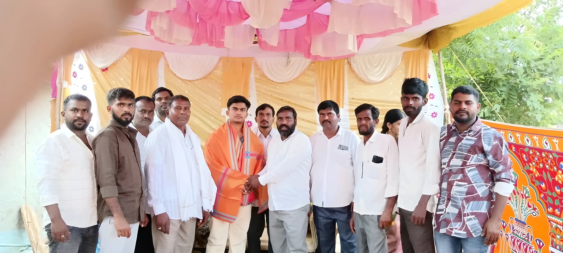 పేదరికాన్ని ఓడించి MBBS సీటు సాధించిన నవదీప్..!