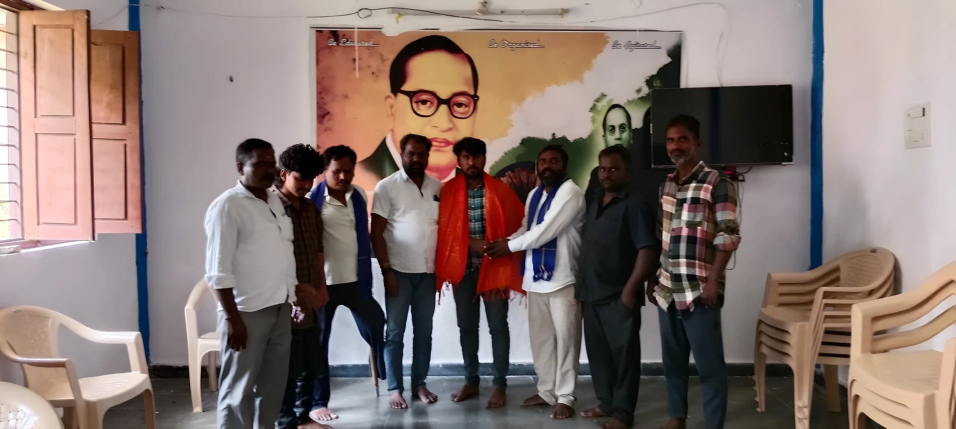 పేదరికాన్ని జయించి MBBS సీటు సాధించిన యువకుడు