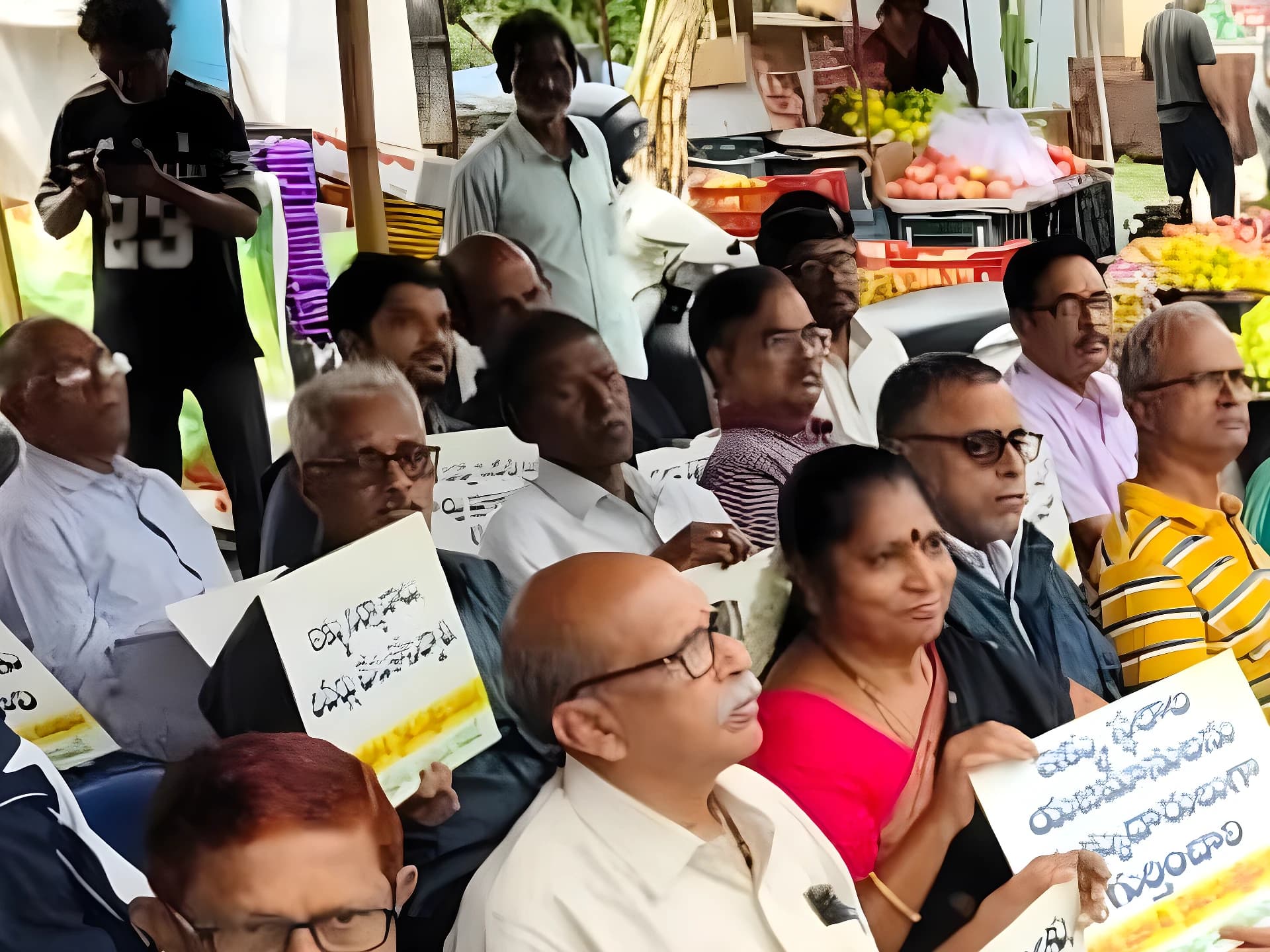 సింహాచలం భూ వివాదం: జంక్షన్లో రైతుల ధర్నా