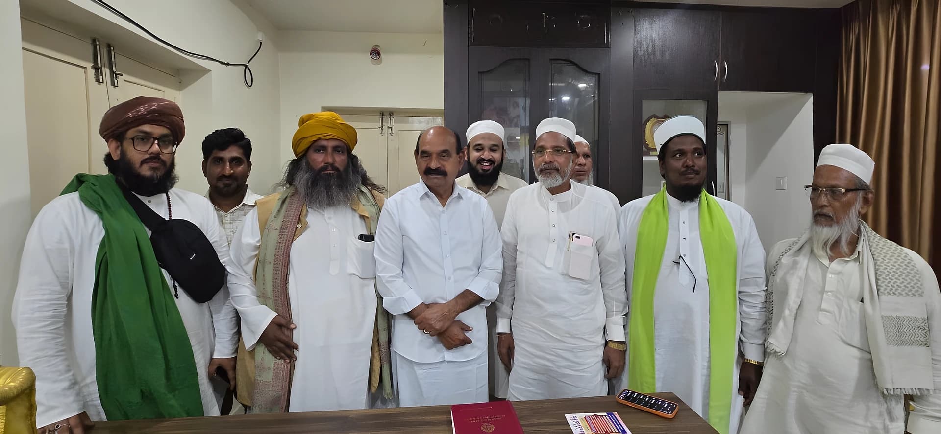 మంత్రి ఫరూక్కు ఉరుసు మహోత్సవ ఆహ్వానం