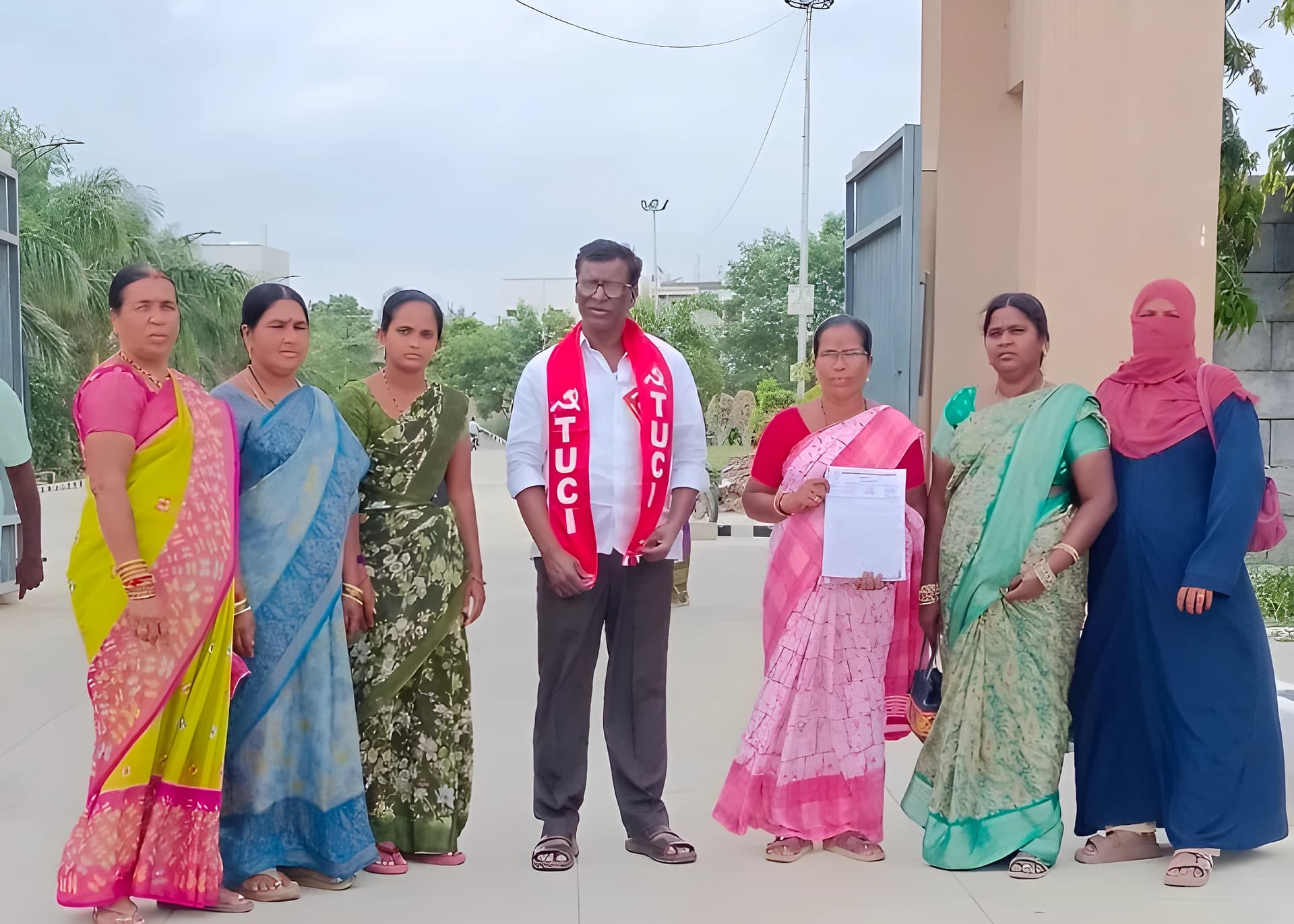 కనీస వేతనాలు అమలు చేయాలి