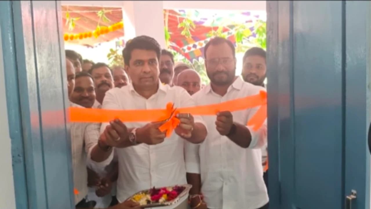 అదనపు తరగతి గదిని ప్రారంభించిన ఎమ్మెల్యే