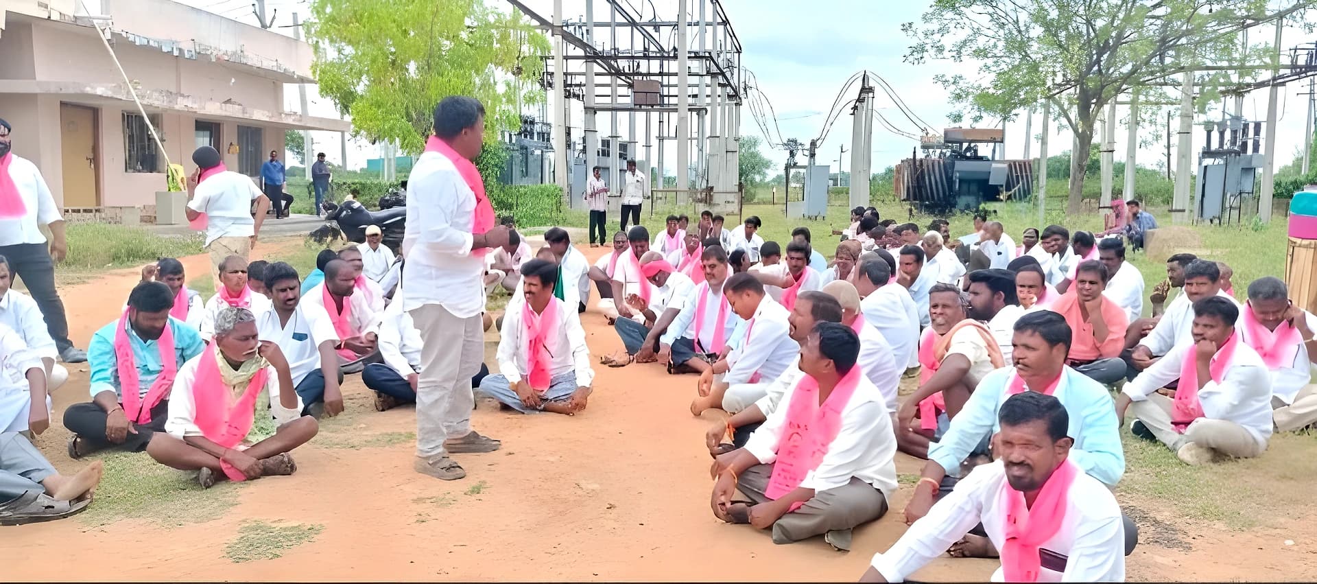 బీఆర్ఎస్ ధర్నా.. రైతులకు 24x7 కరెంట్ కావాలి!