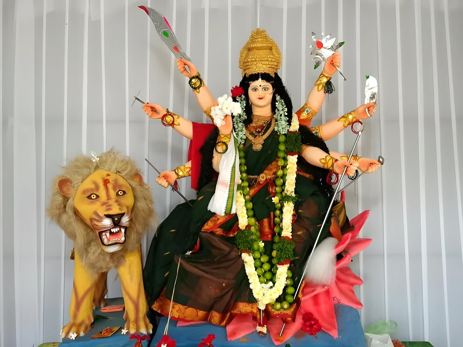 మట్టి విగ్రహాలు, స్టీల్ ప్లేట్లు: ముచ్కూర్ యూత్