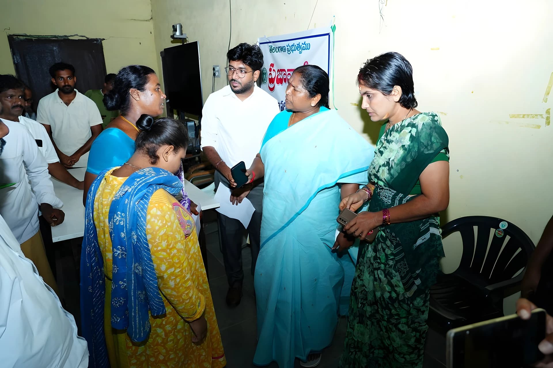 ప్రజా సమస్యలను వెంటనే పరిష్కరించాలి: సీతక్క