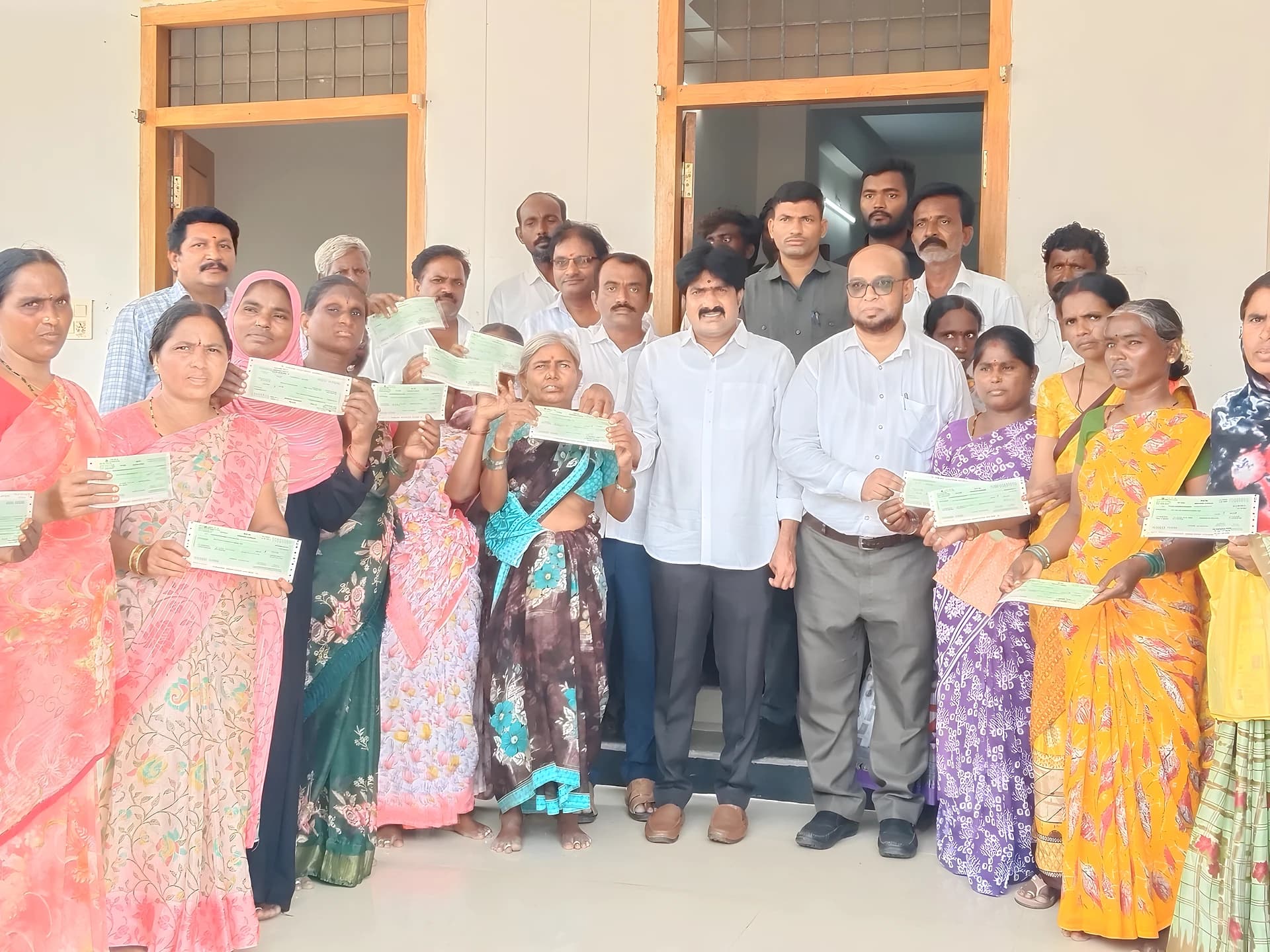 కళ్యాణ లక్ష్మి చెక్కుల పంపిణీ