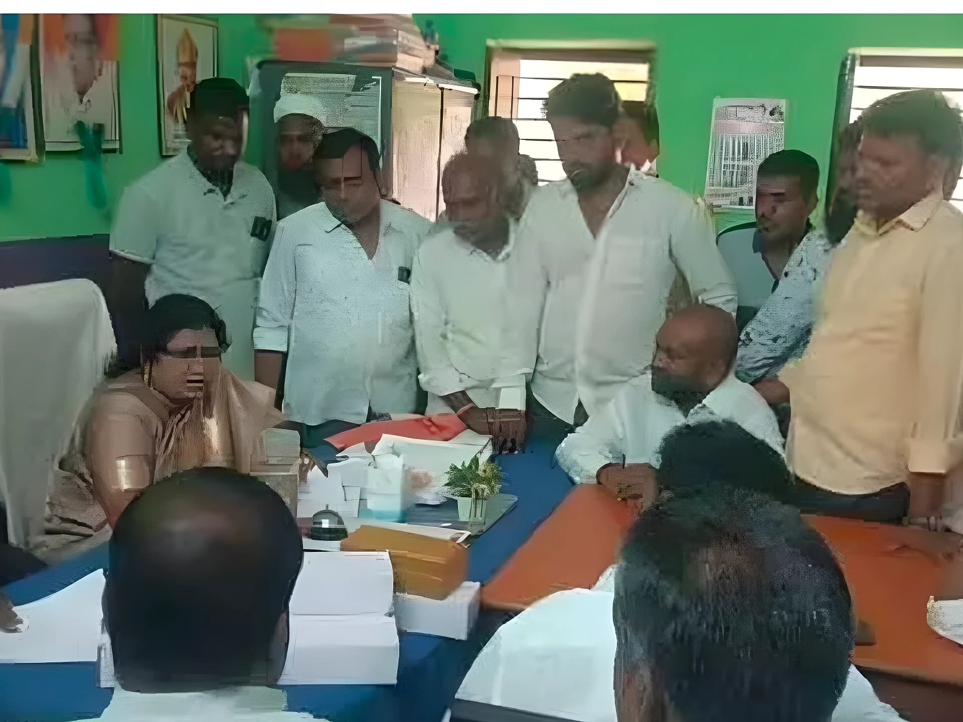 ఇసుక ట్రాక్టర్ల నుంచి అక్రమ వసూళ్లు