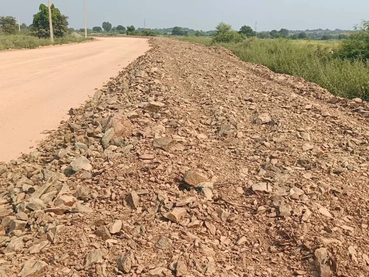 రోడ్డు పనుల్లో క్వాలిటీ కరవైంది