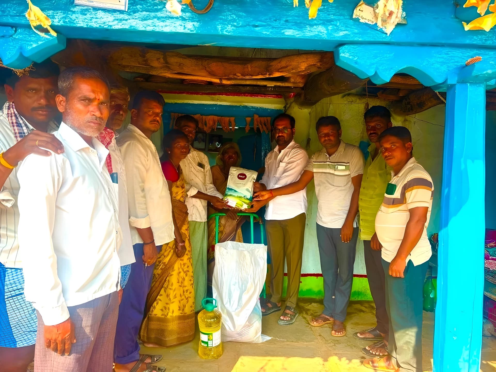 బాధిత కుటుంబానికి కంజర్ల ఫౌండేషన్ చేయూత
