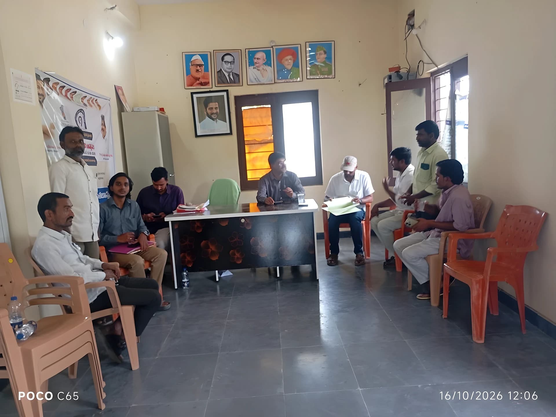 అక్రమ భూ రిజిస్ట్రేషన్లు.. ఎంఆర్వో విచారణ ప్రారంభం!