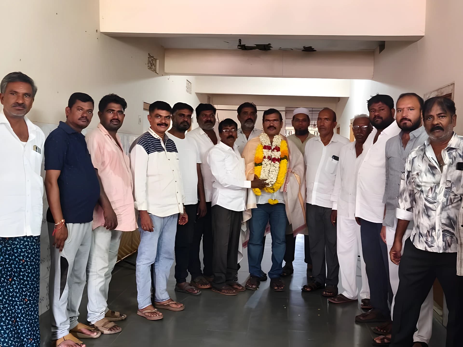 2 కోట్ల అభివృద్ధి పనులు.. మాజీ జడ్పిటిసికి సన్మానం