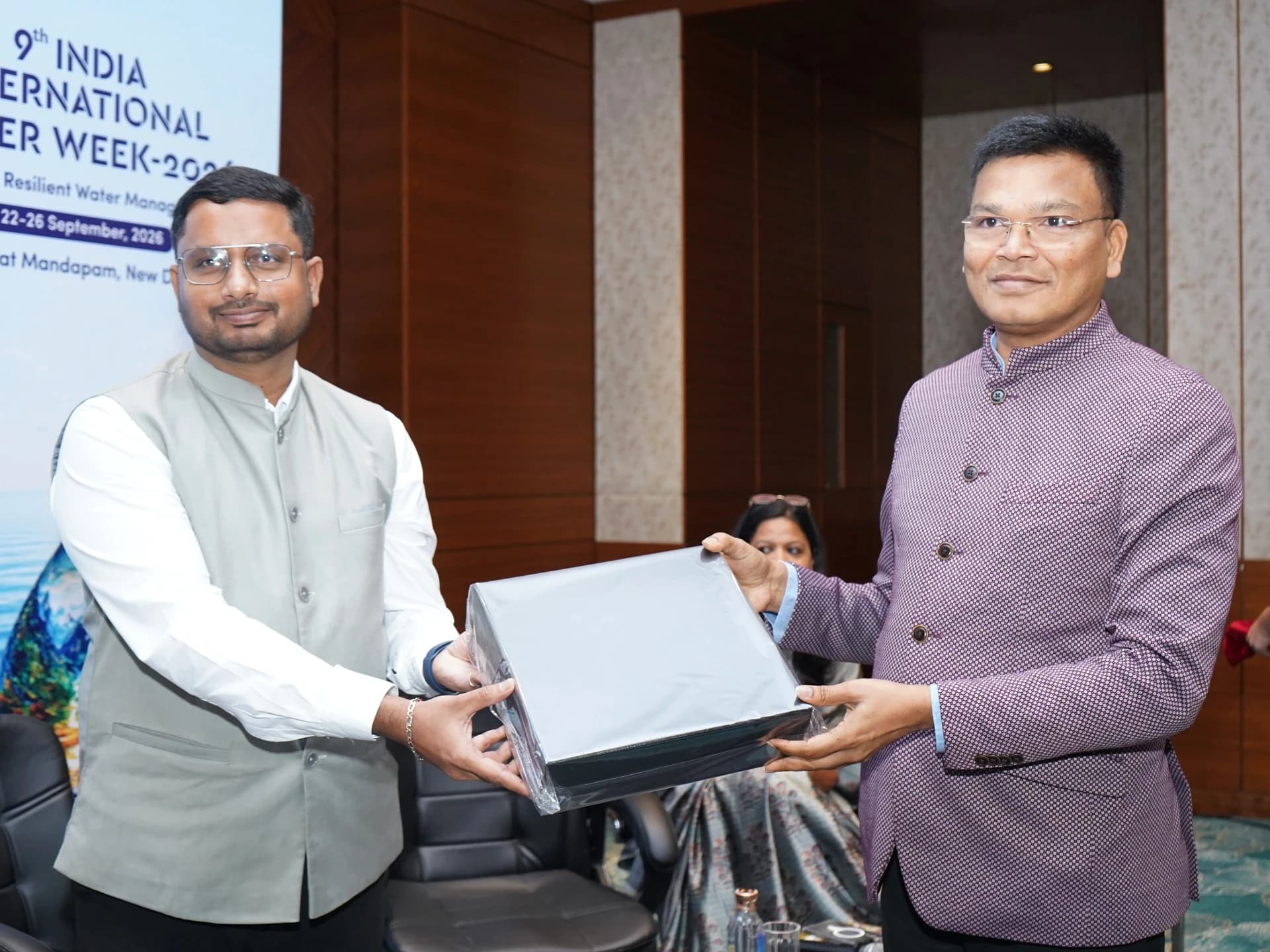 'వాటర్ మేనేజ్మెంట్' పై గద్వాల కలెక్టర్ ప్రజెంటేషన్