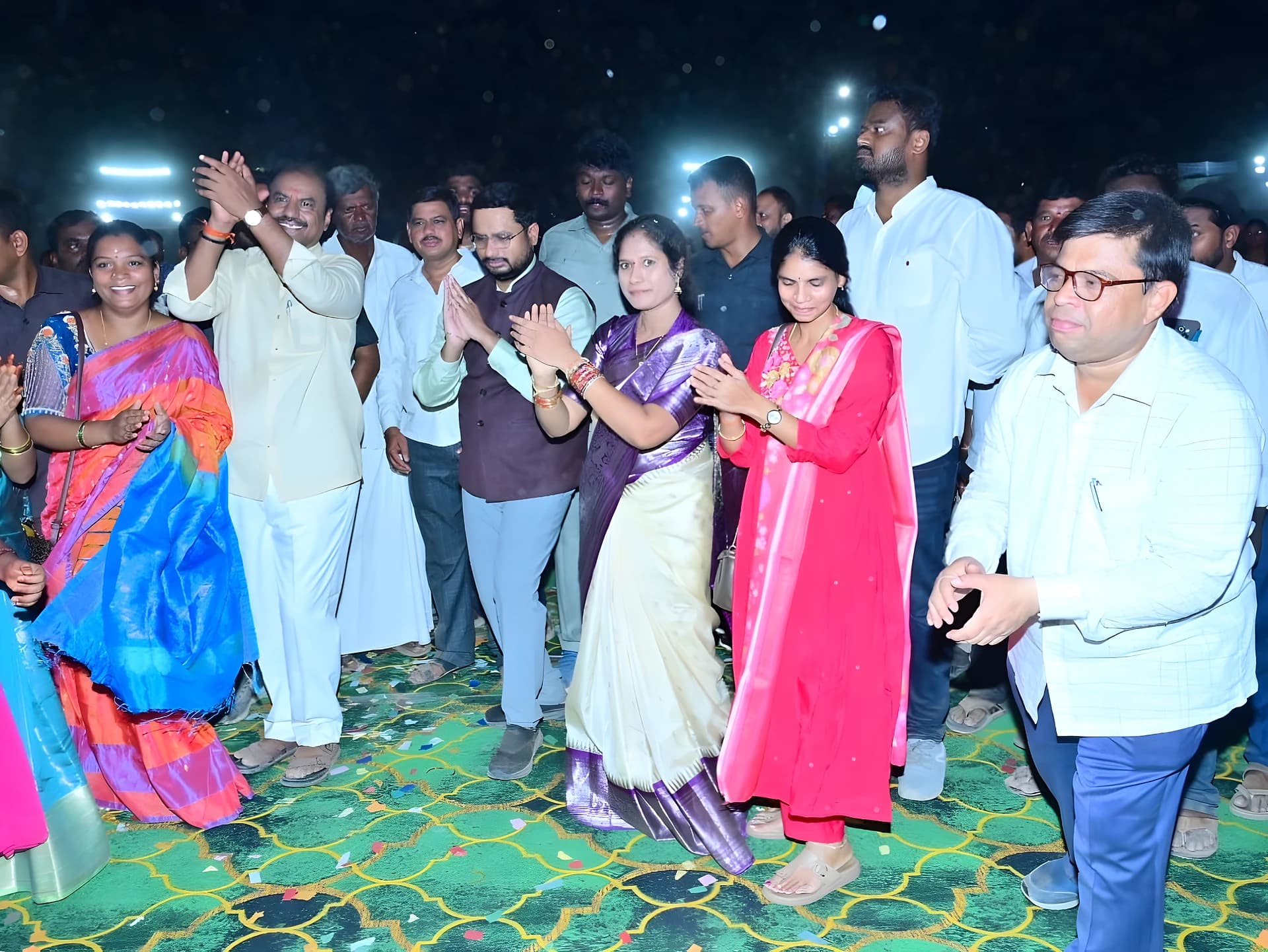 గద్వాలలో అంబరాన్నంటిన బతుకమ్మ సంబరాలు