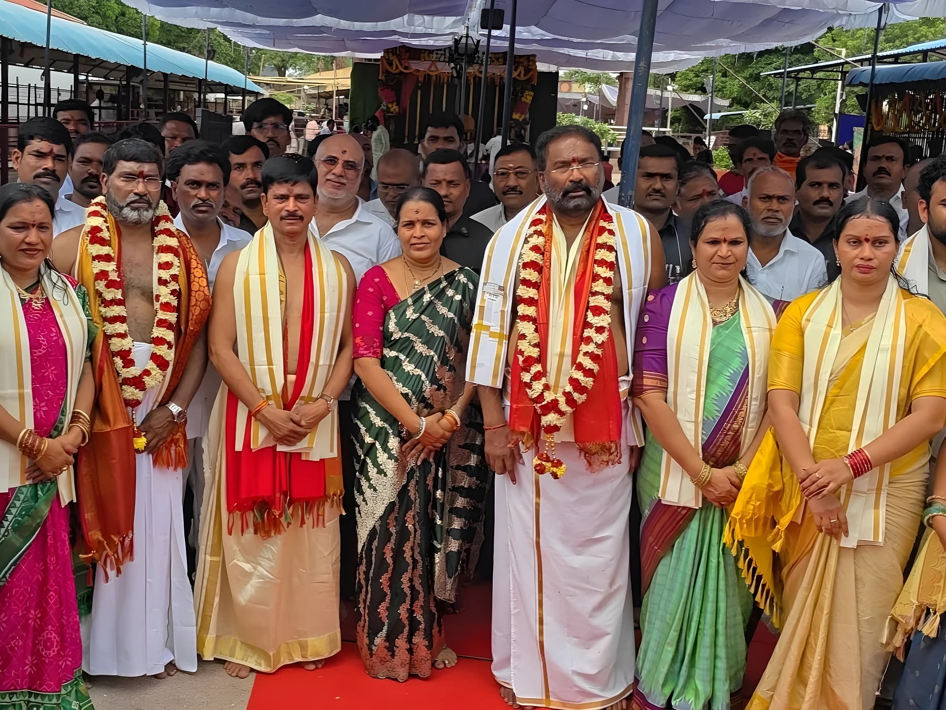 జోగులాంబ సన్నిధిలో మంత్రి దంపతులు
