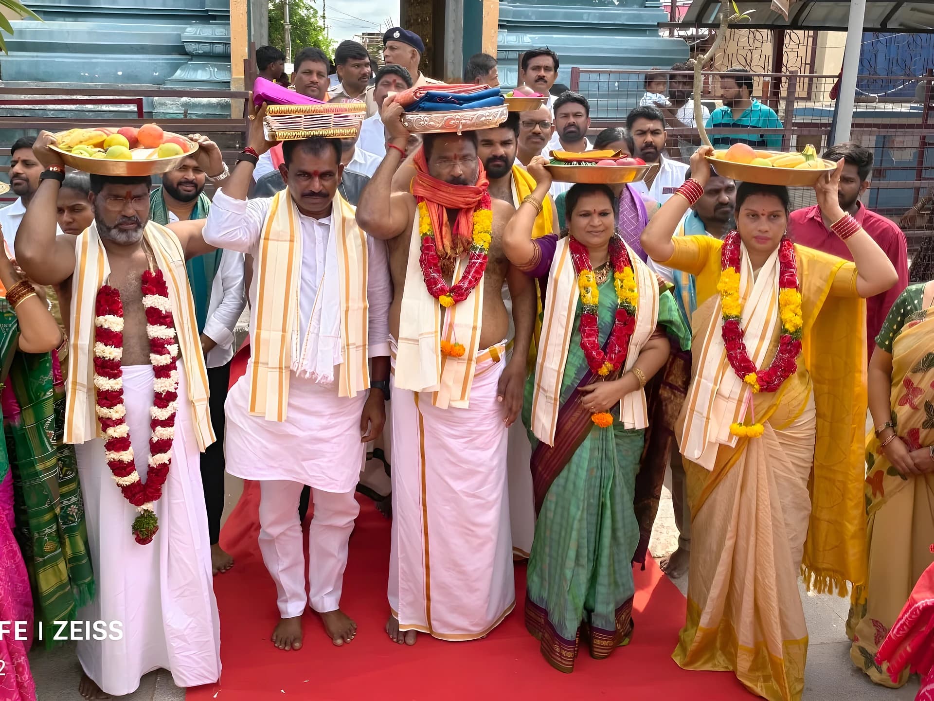 జోగులాంబ సన్నిధిలో మంత్రి దంపతులు