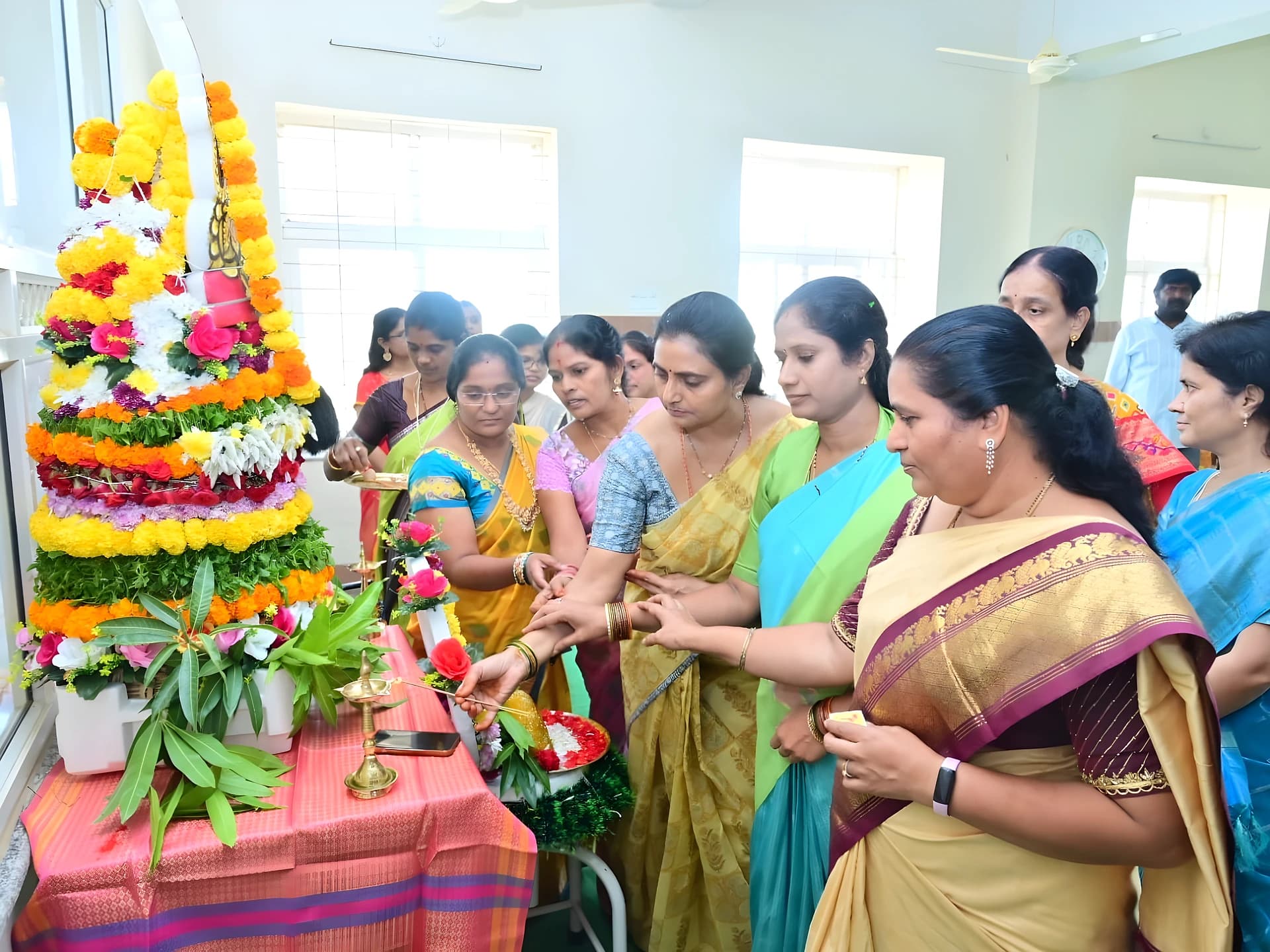 మెడికల్ కాలేజీలో బతుకమ్మ సంబరాలు