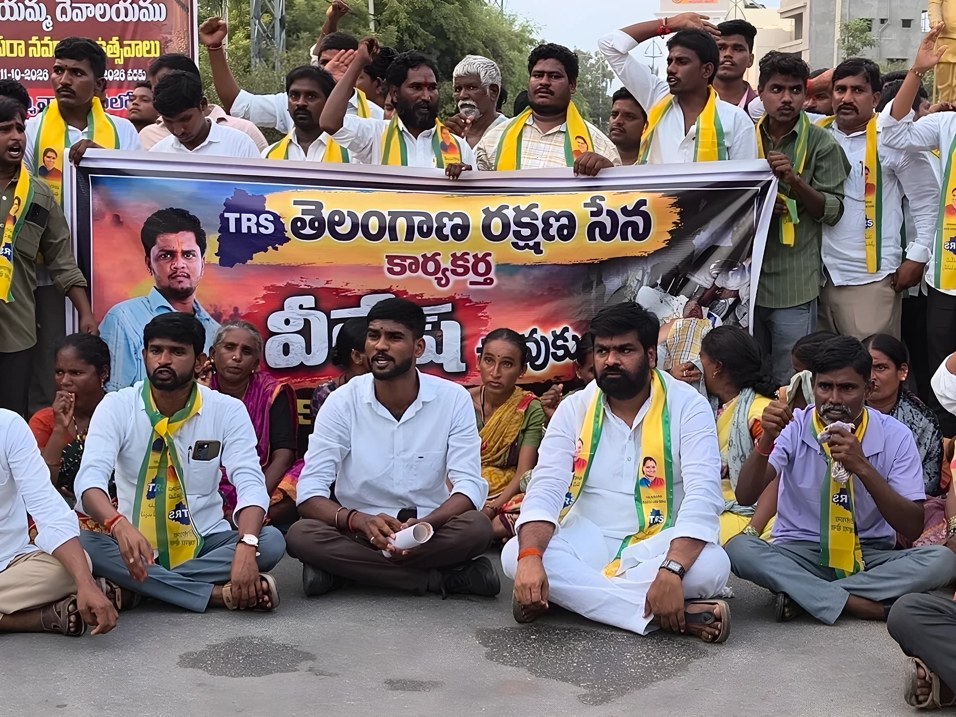 పోలీస్ వేధింపులే కారణం? వీరేష్ మృతిపై నిరసన