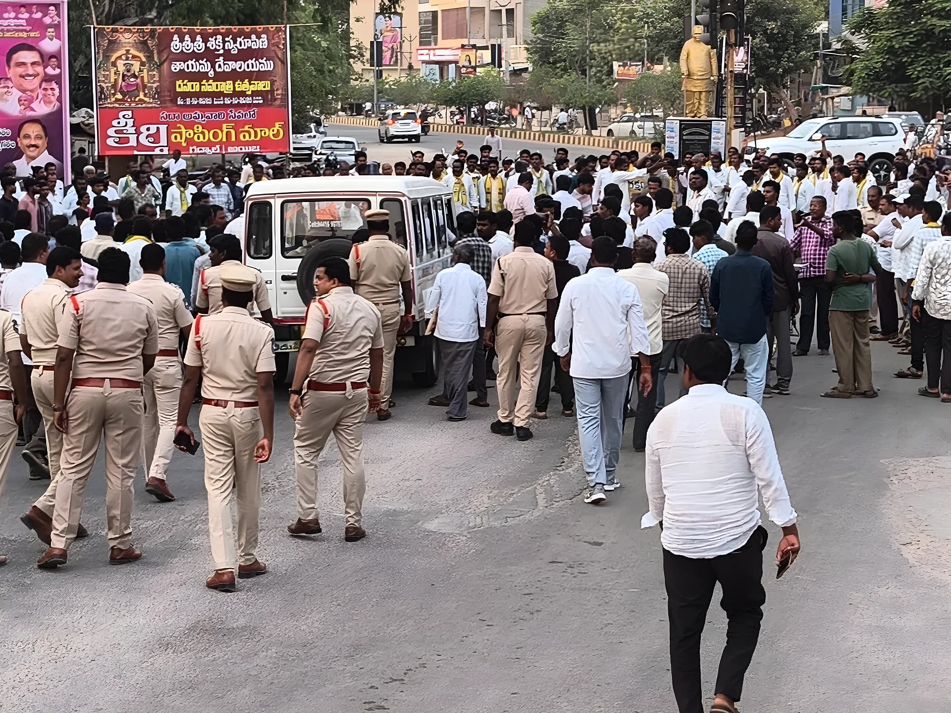 పోలీస్ వేధింపులే కారణం? వీరేష్ మృతిపై నిరసన