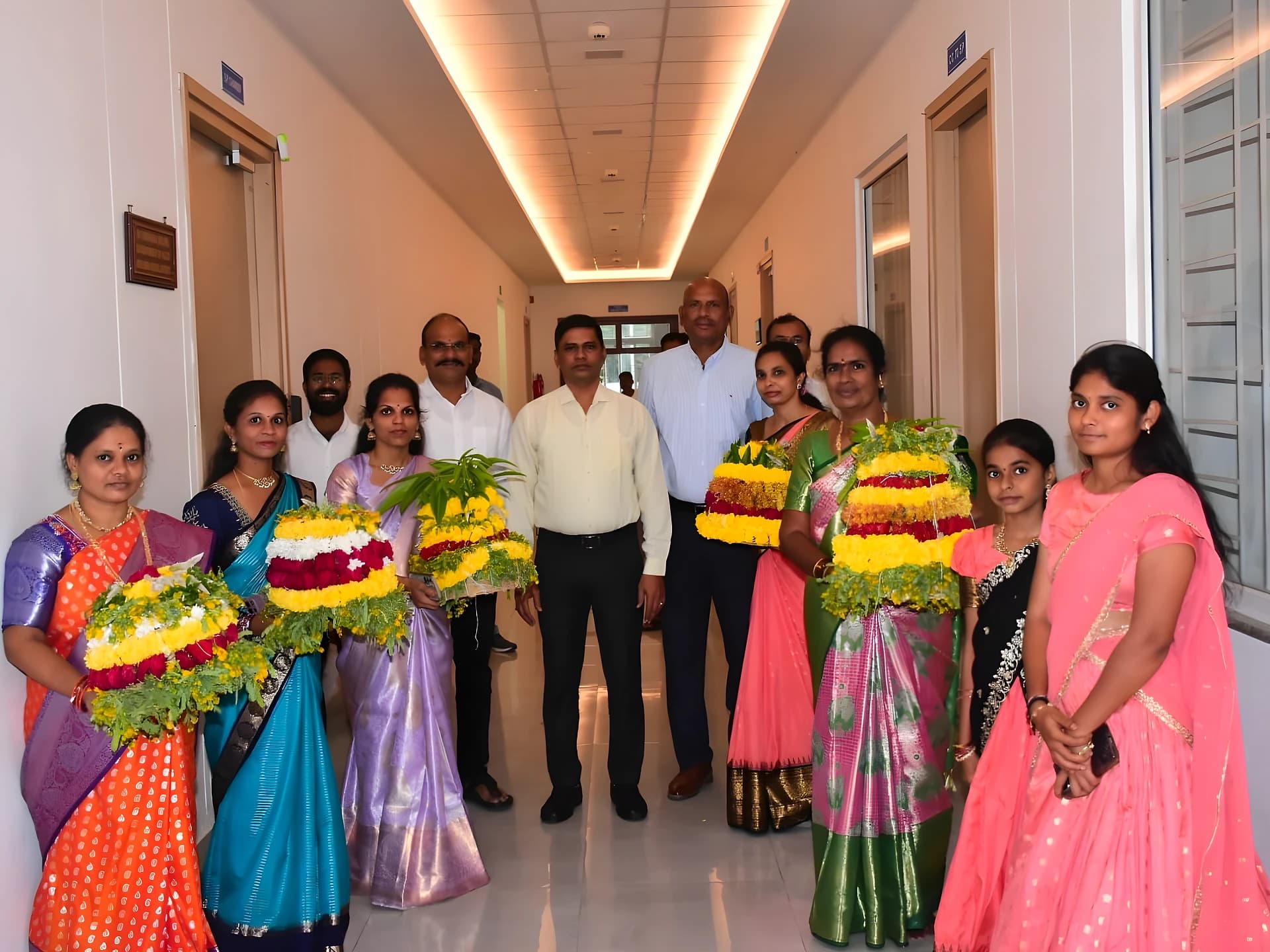 పోలీసు కార్యాలయంలో పూల పండుగ సందడి