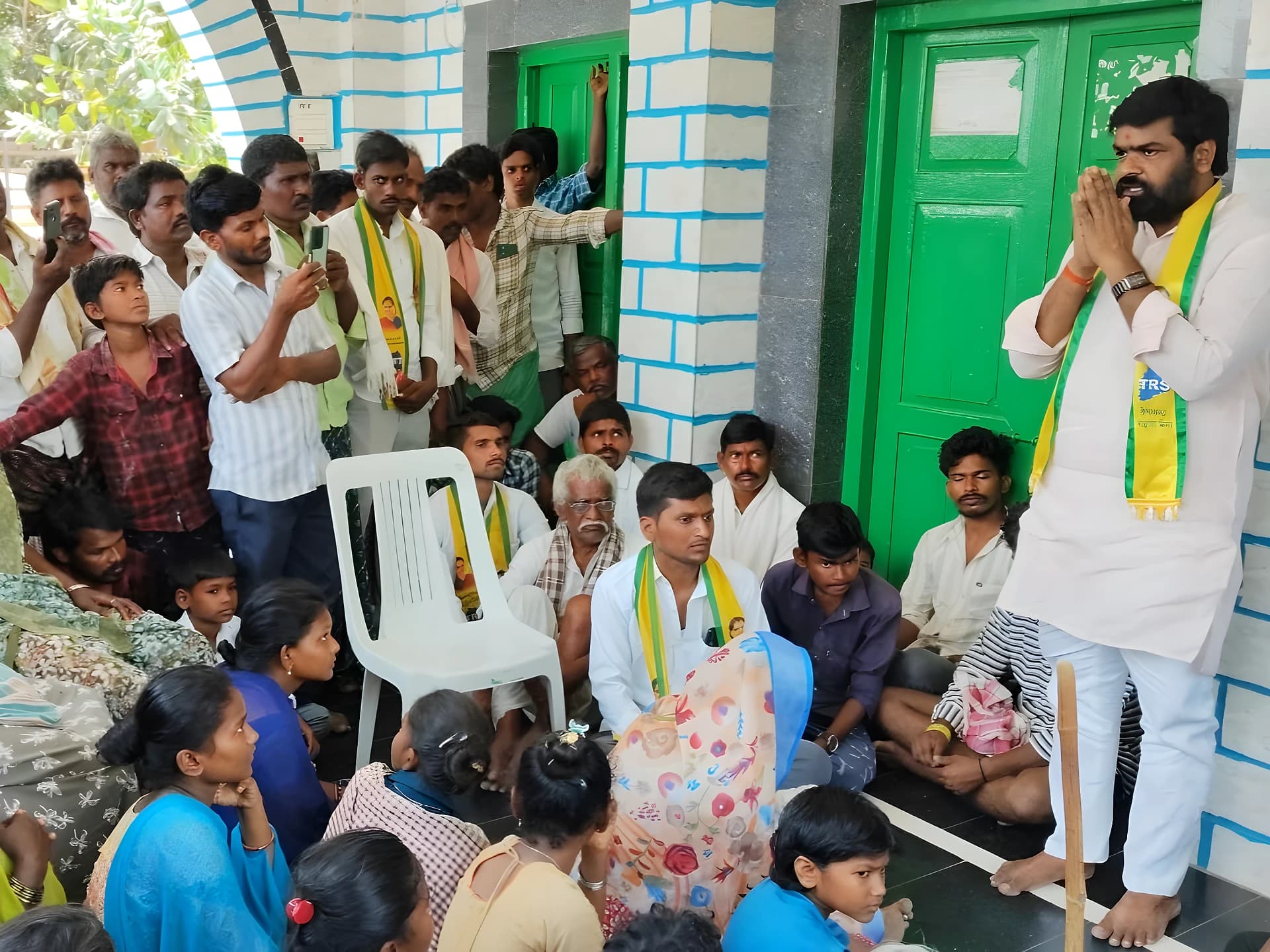 రోడ్డు ప్రమాద బాధితులను పరామర్శించిన రంజిత్ కుమార్