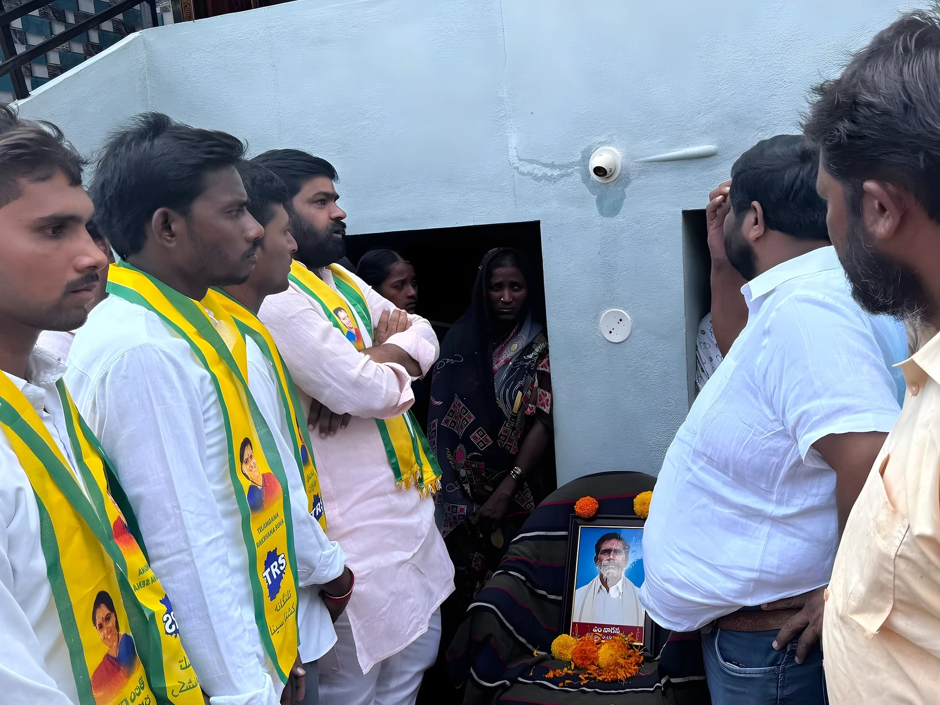 రోడ్డు ప్రమాద బాధితులను పరామర్శించిన రంజిత్ కుమార్