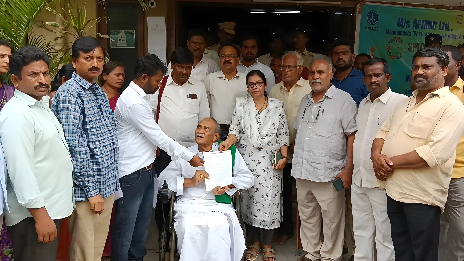 మంగంపేట బైరైటీస్ కొల్లగొడుతున్నారని నిజనిర్ధారణ కమిటీ ఆందోళన