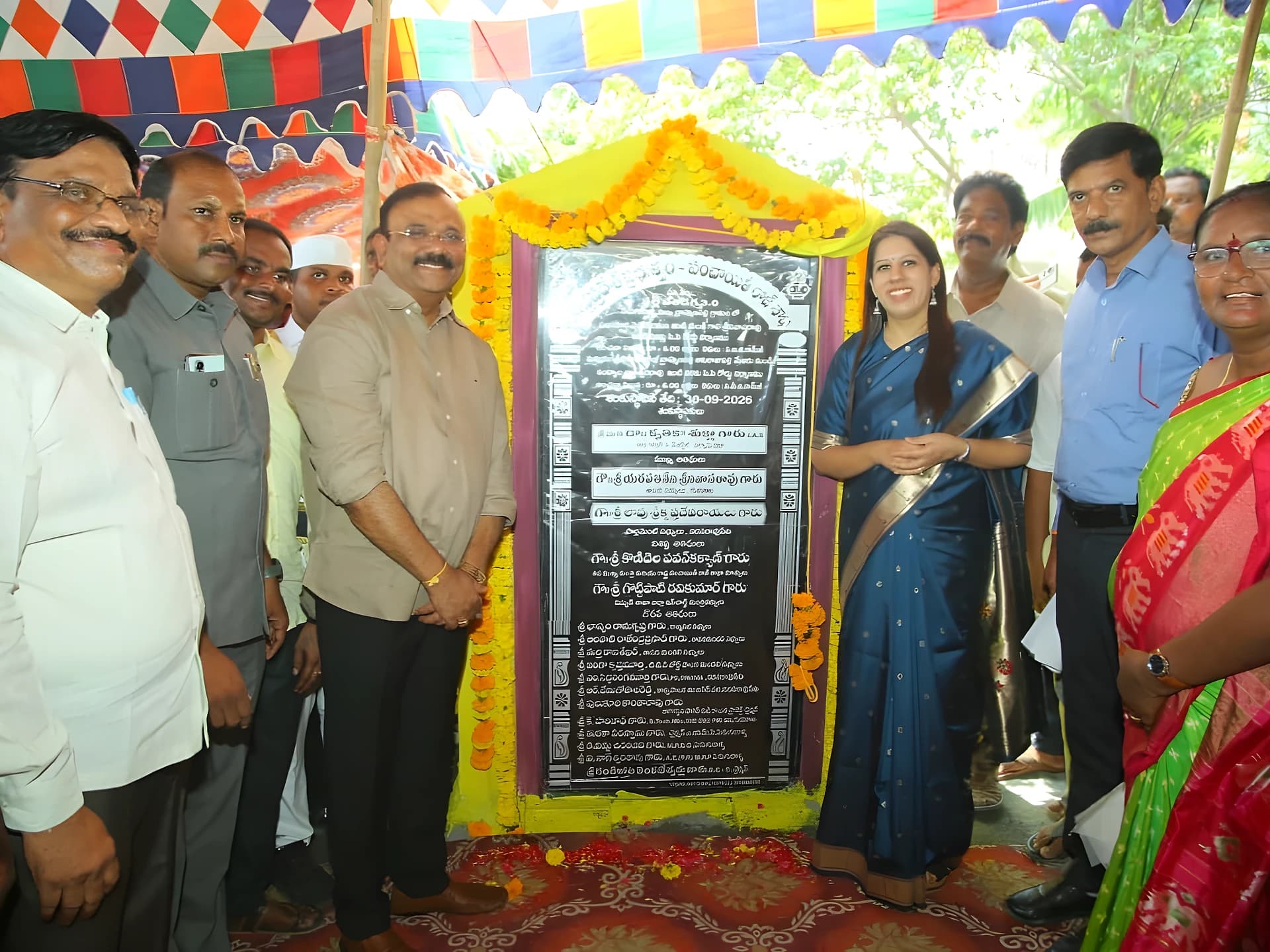 సీసీ రోడ్ల పనులకు శంకుస్థాపన