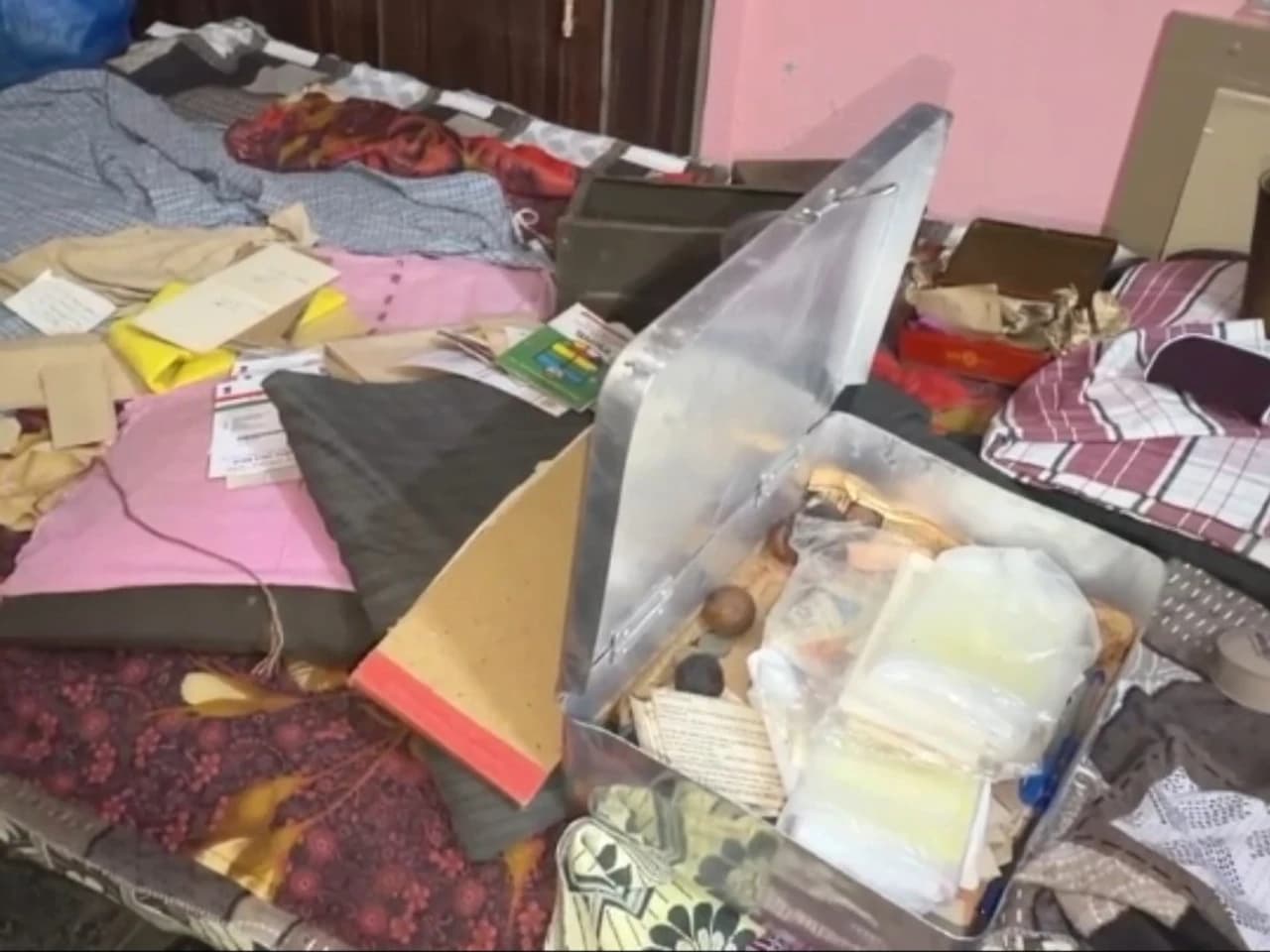 ధూళిపాళ్లలో పట్టపగలే భారీ చోరీ