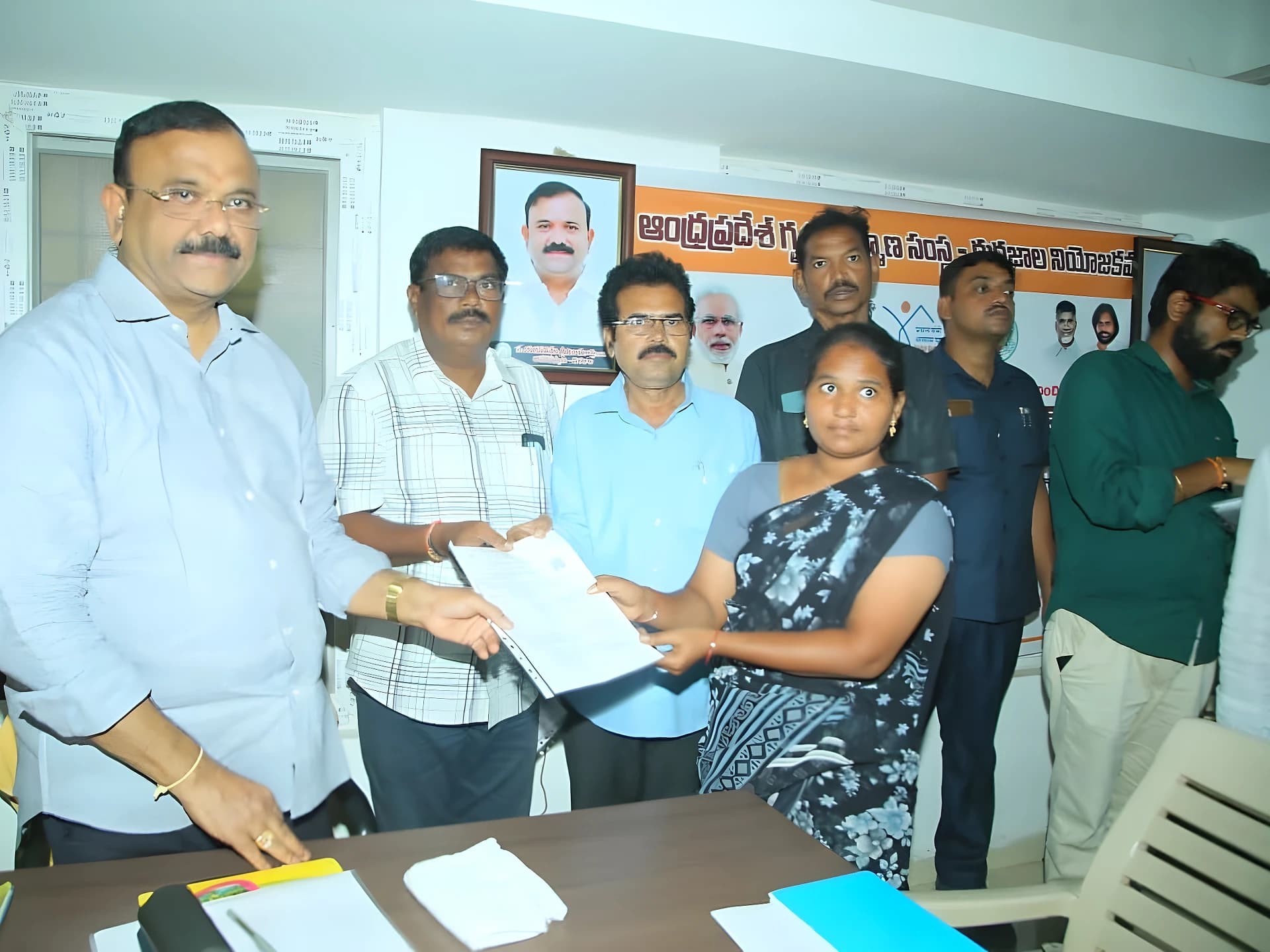 'దాచేపల్లిలో ఇళ్ల మంజూరు పత్రాల పంపిణీ'