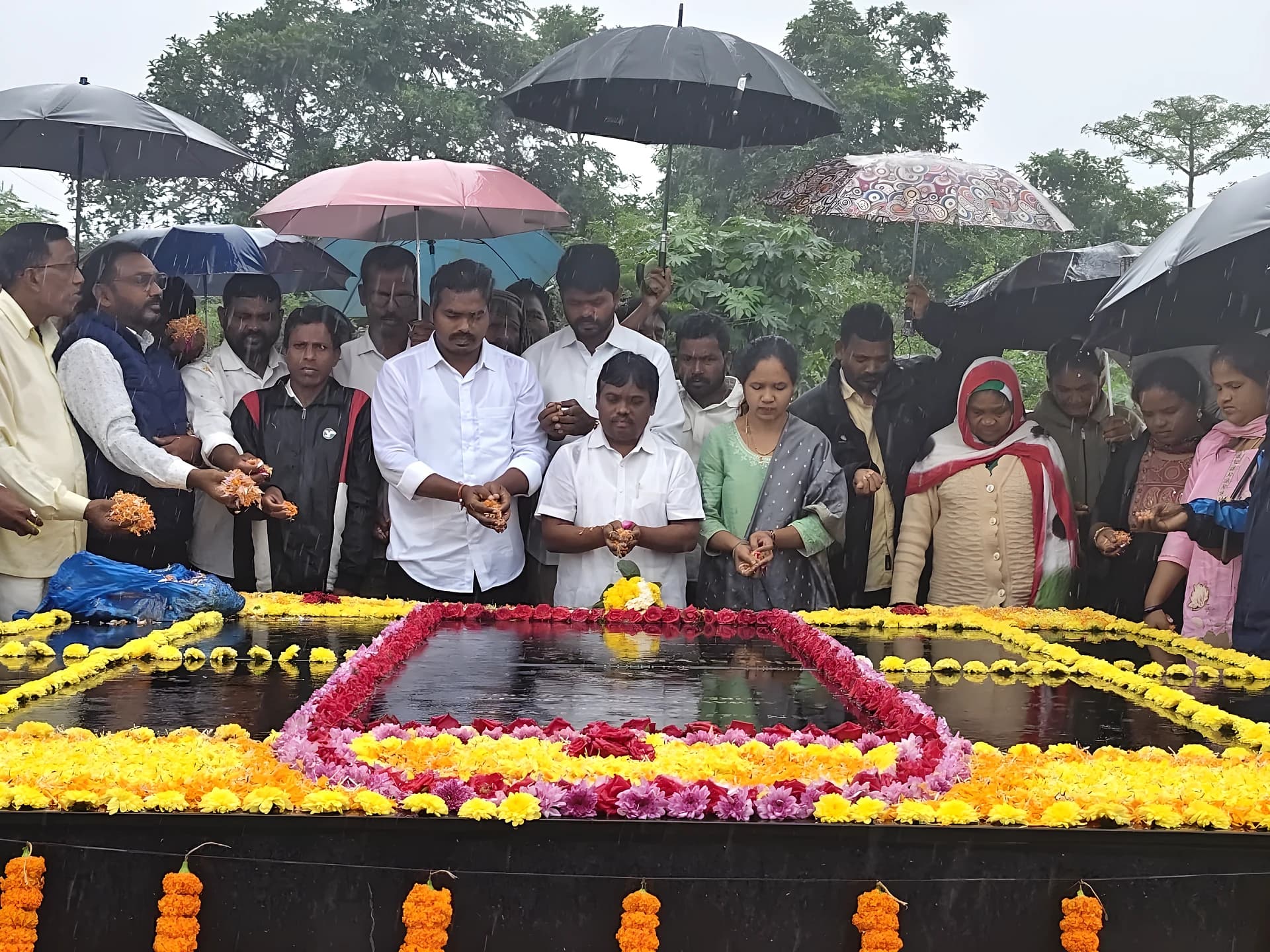 సివేరి సోమ ఫౌండేషన్.. ఆశయాలకు ప్రతిరూపం!