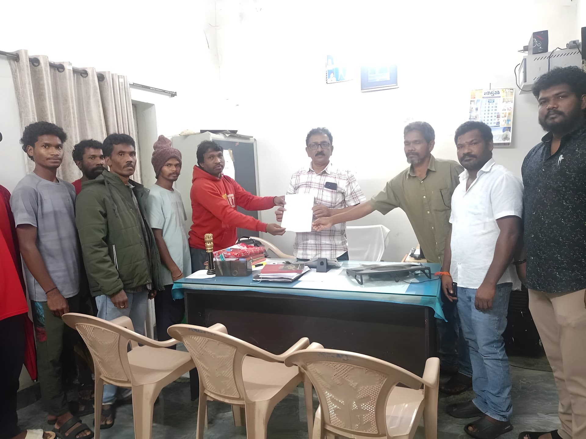 షాపింగ్ కాంప్లెక్స్ అలకేషన్ పై బహిరంగ ప్రకటన.. CPM డిమాండ్