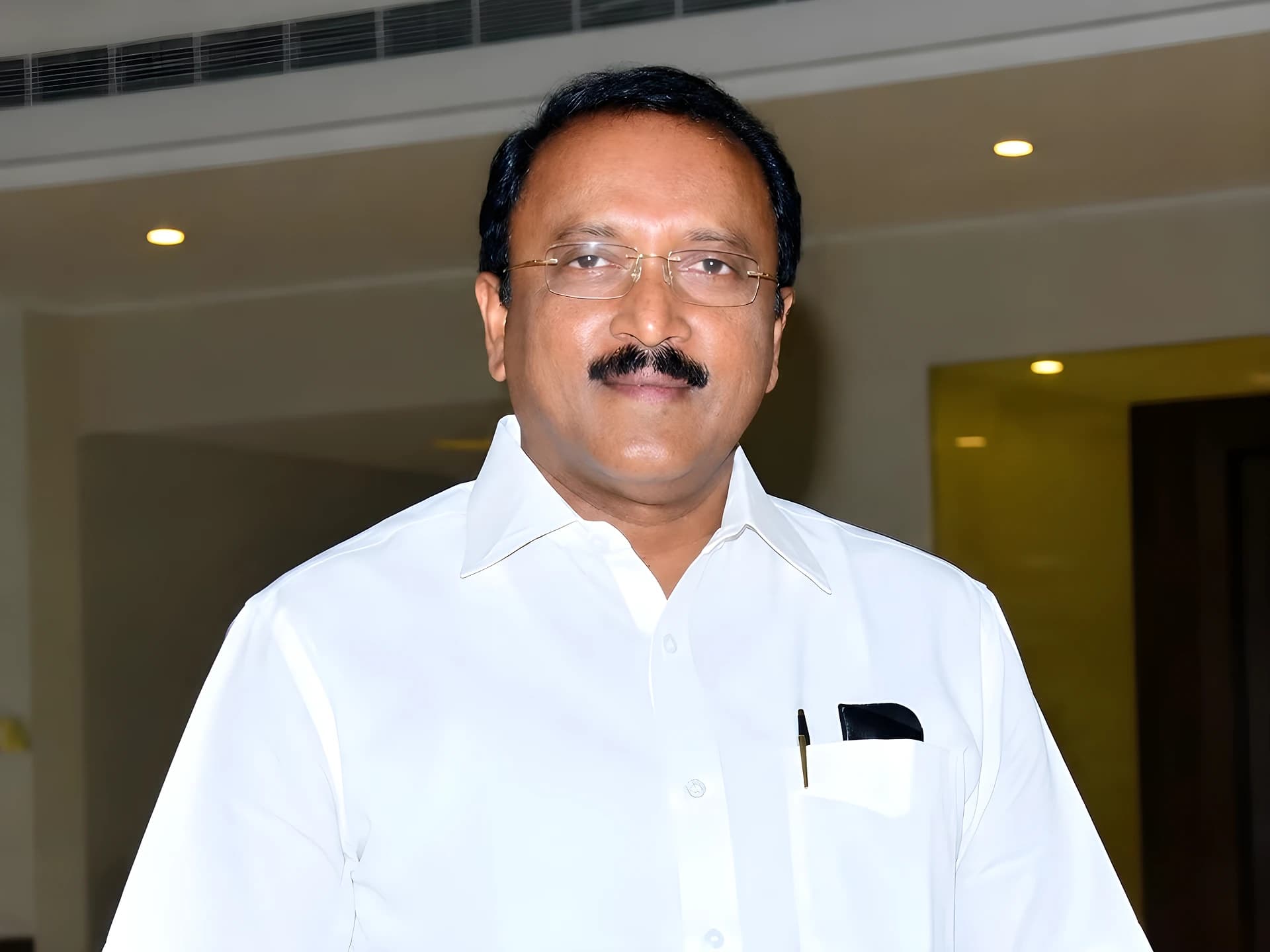 వరద నష్టం అంచనా వేయాలి: MLC రవిబాబు