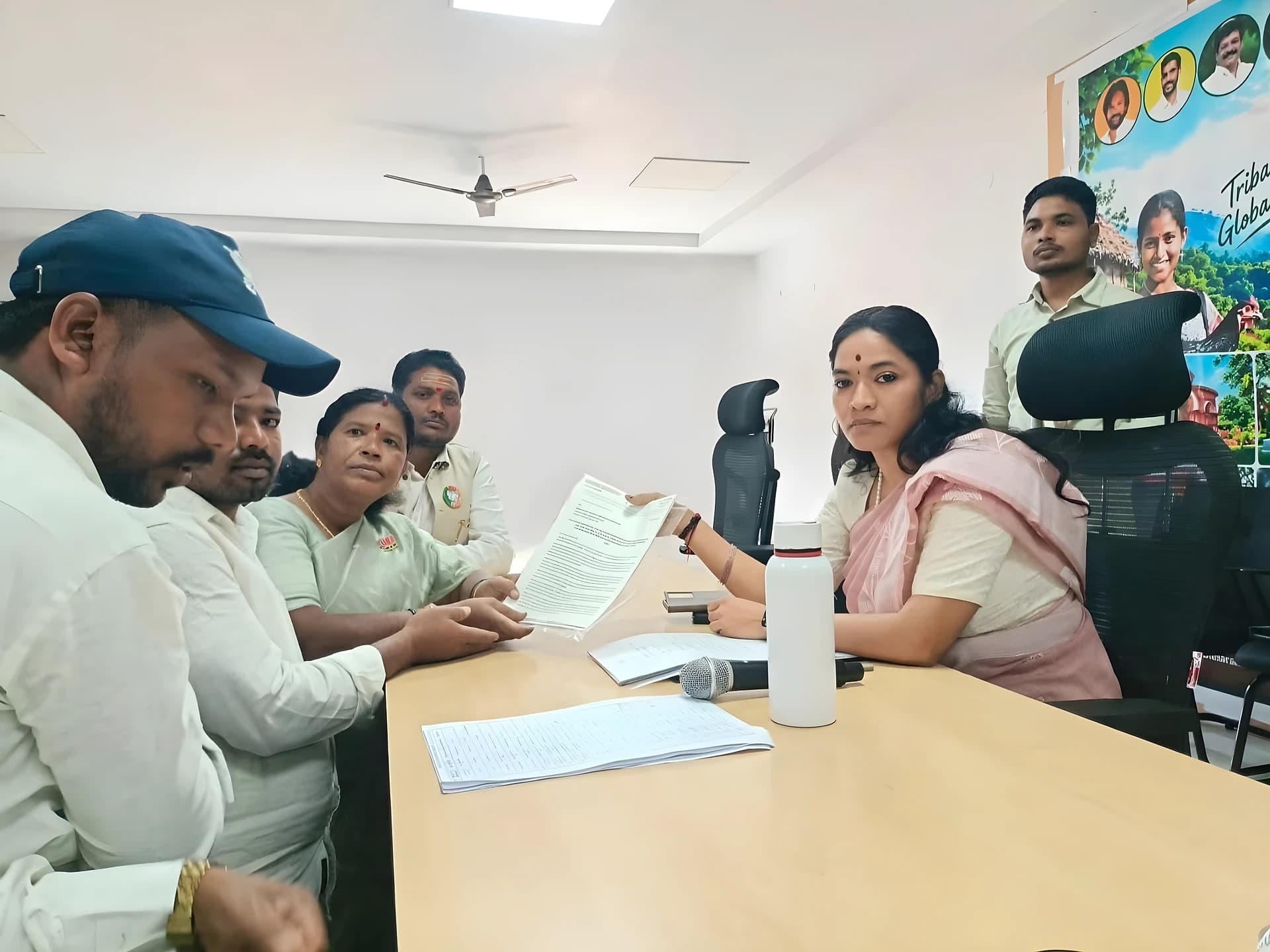15 కి.మీ రహదారికి తారు రోడ్డు కావాలి..!