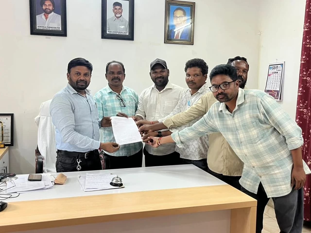ఫీల్డ్ అసిస్టెంట్ల సమ్మె నోటీసు.. అరకులోయలో హెచ్చరిక!