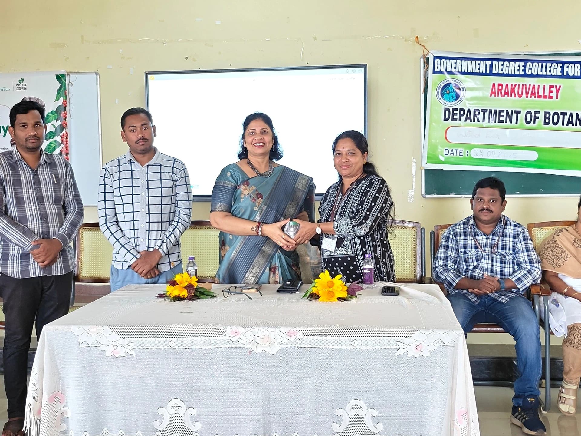 కాలేజీలో కాఫీ డే వేడుకలు