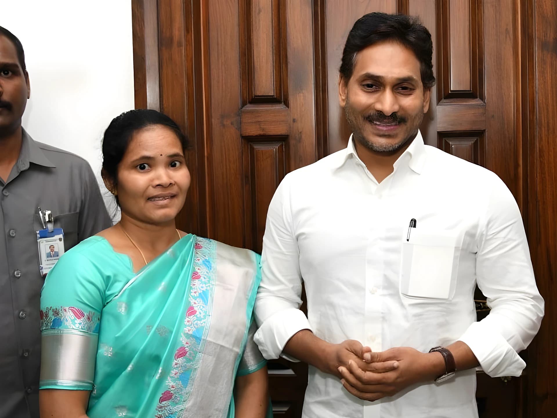 జడ్పీటీసీ టికెట్ కోరిన కొర్ర రాధిక