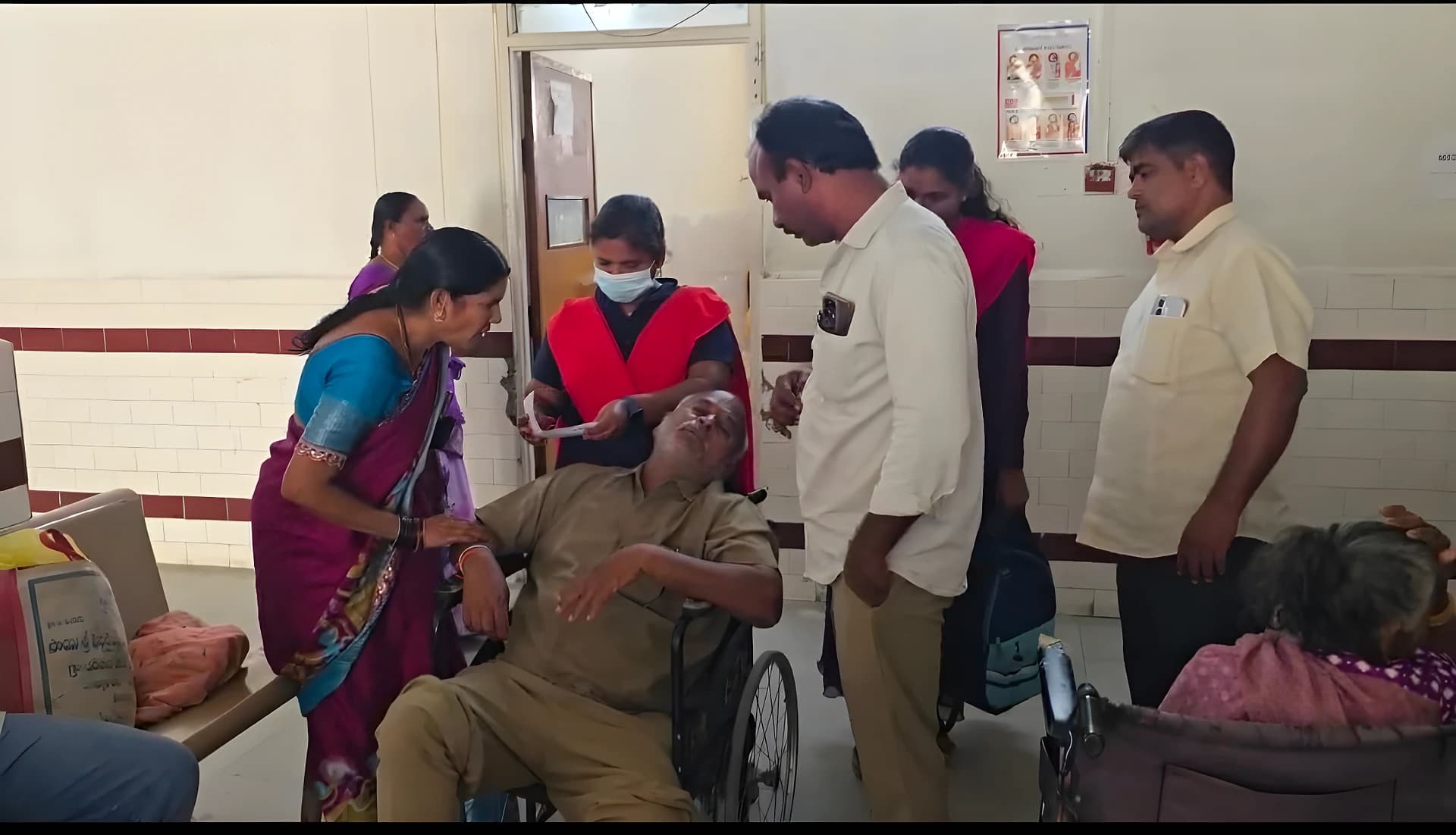 స్టీరింగ్ మీదే గుండెపోటు- 100 ప్రాణాలు కాపాడిన హీరో లక్ష్మణ్