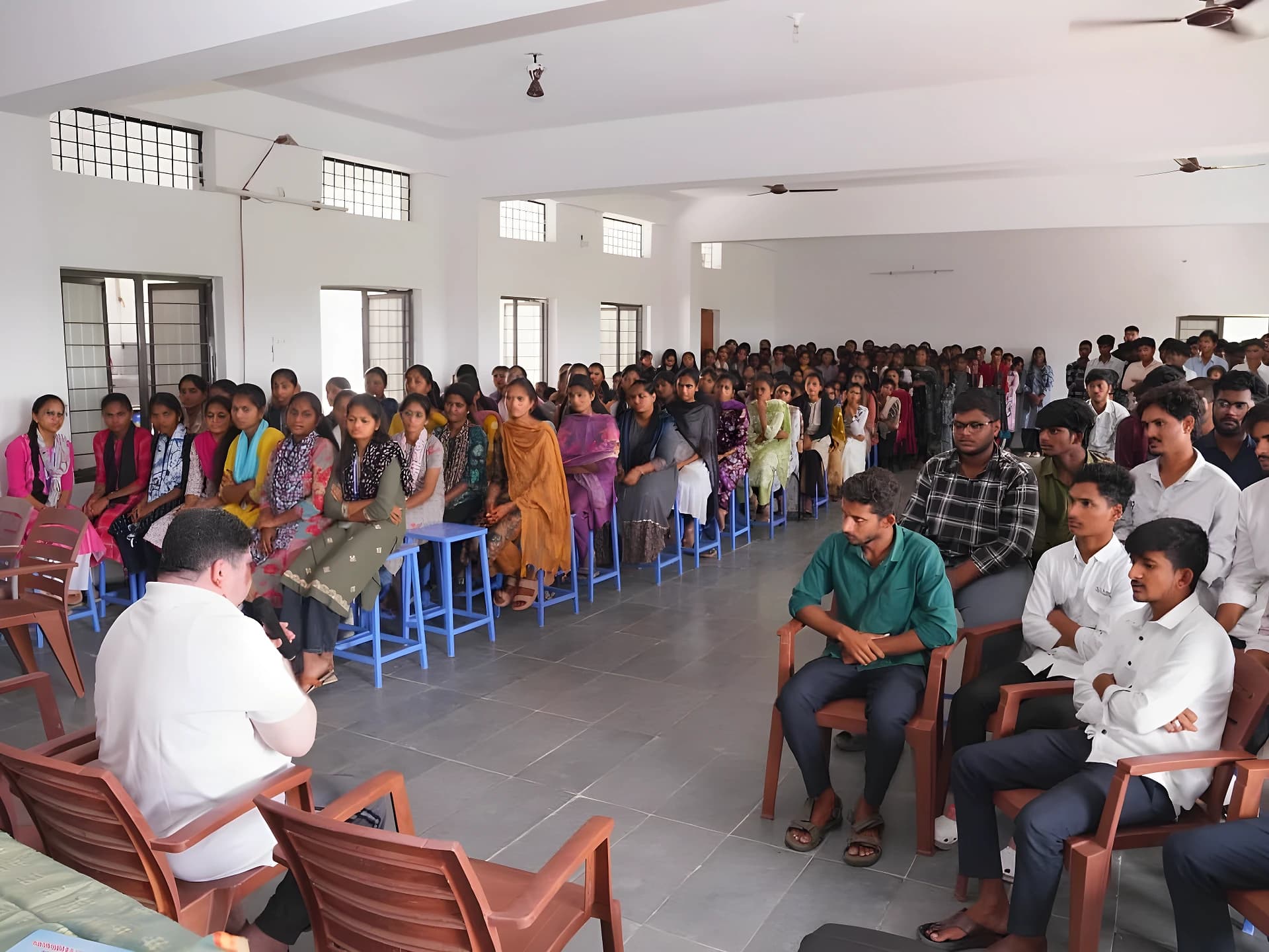 శాతవాహన యూనివర్సిటీలో మంత్రి ఆకస్మిక తనిఖీ