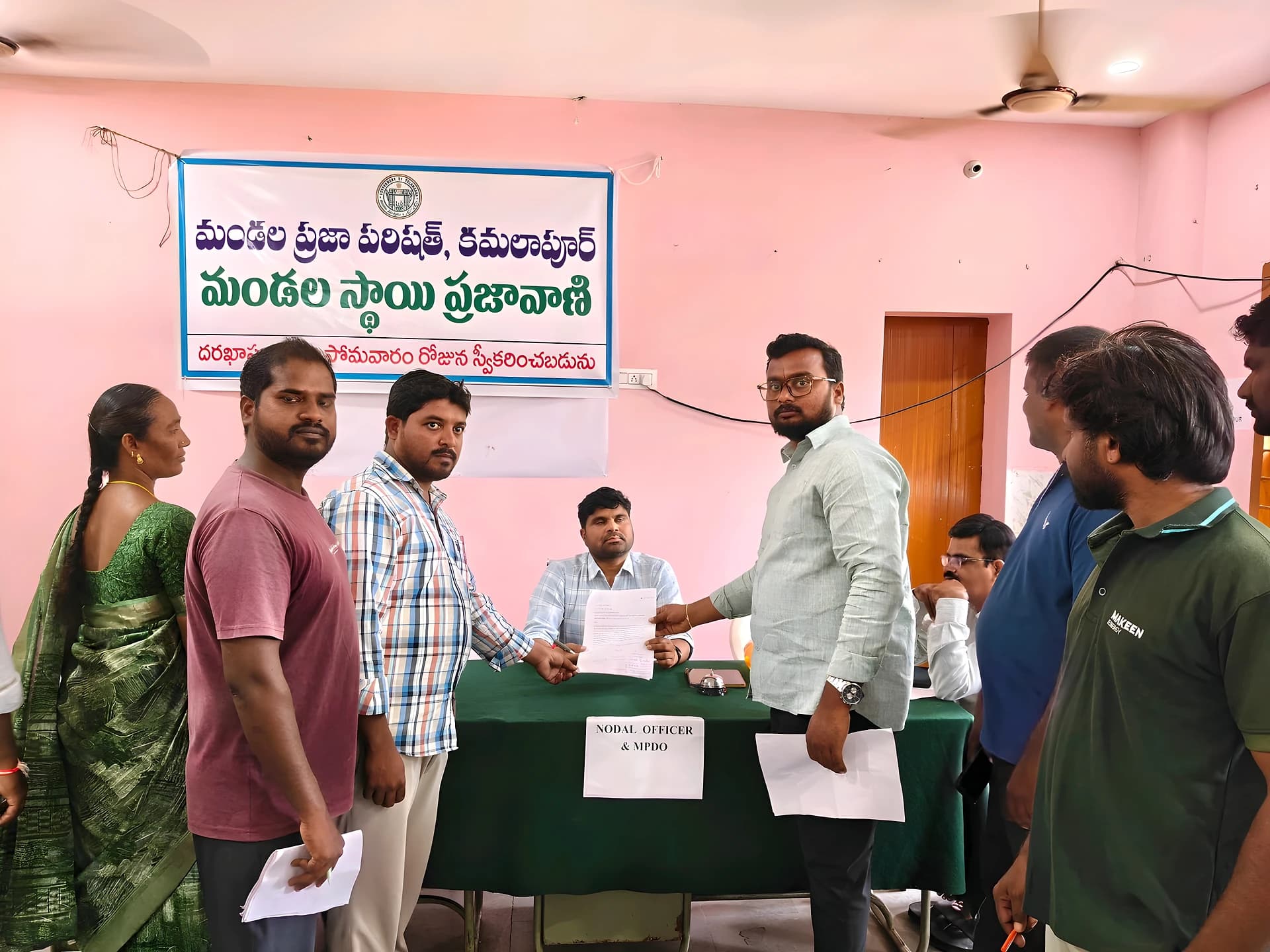 డబుల్ బెడ్రూం ఇళ్ల కేటాయింపులో అక్రమాలపై సంతకాల సేకరణ