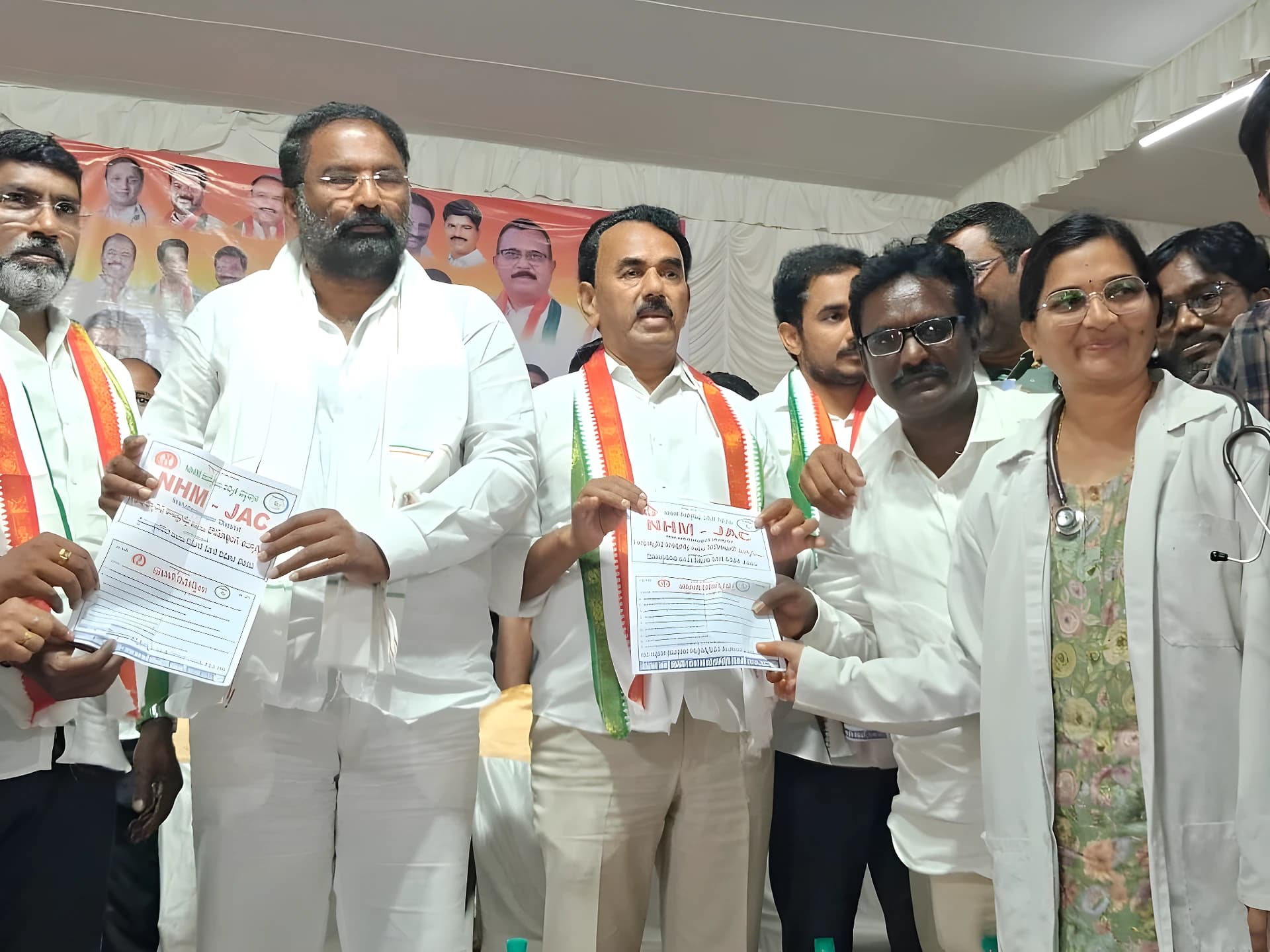 NHM ఉద్యోగులను రెగ్యులరైజ్ చేయాలని వినతి