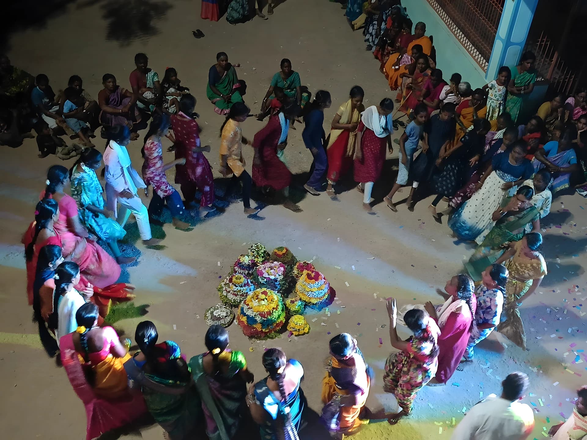 బుసిరెడ్డిపల్లి గ్రామంలో ఘనంగా బతుకమ్మ వేడుకలు