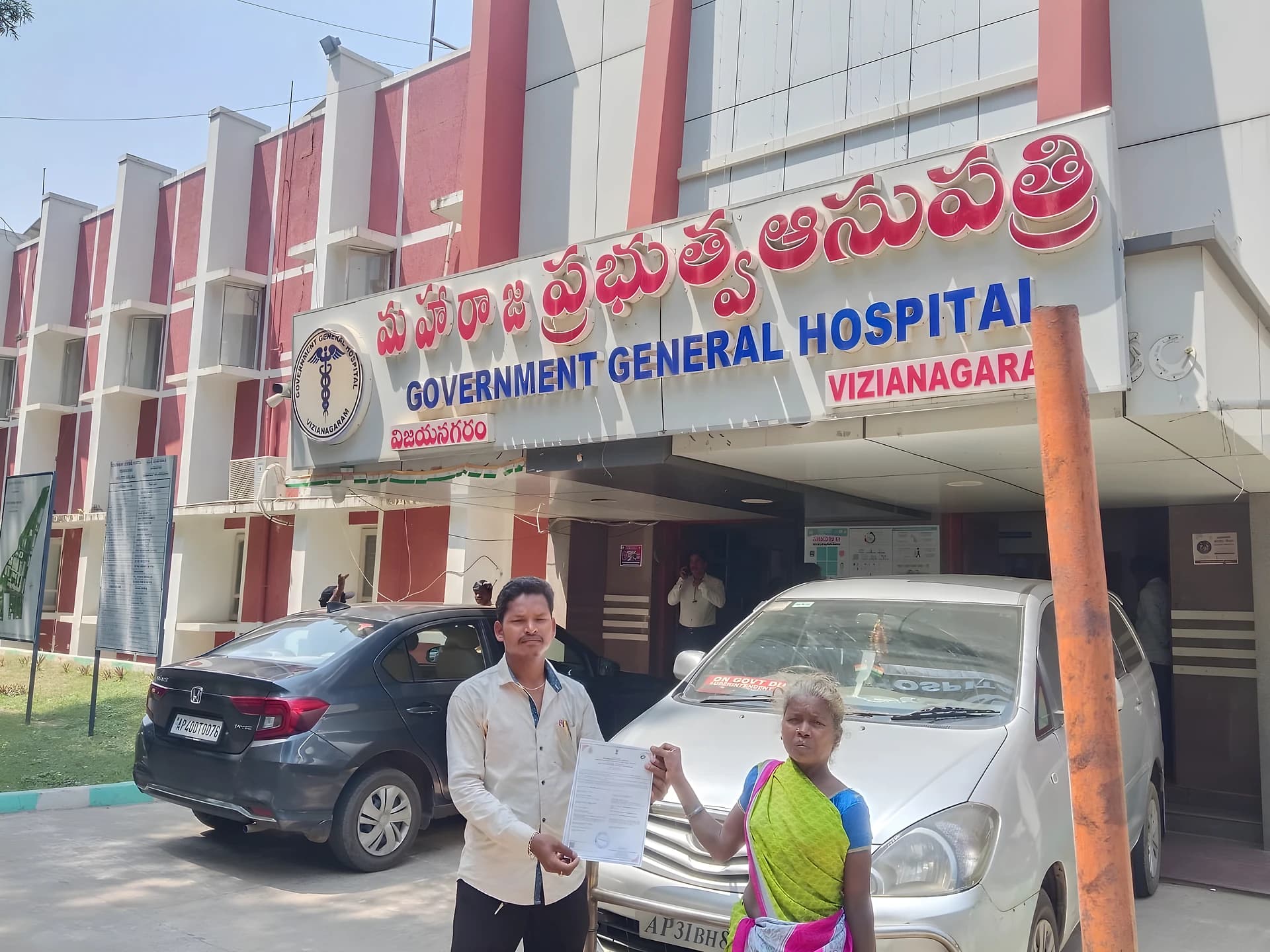 బైక్పై తీసుకెళ్లి.. ధ్రువీకరణ పత్రం అందేలా కృషి