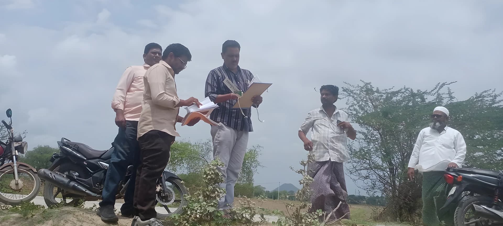 వక్ఫ్ భూములపై అధికారుల క్షేత్రస్థాయి పరిశీలన