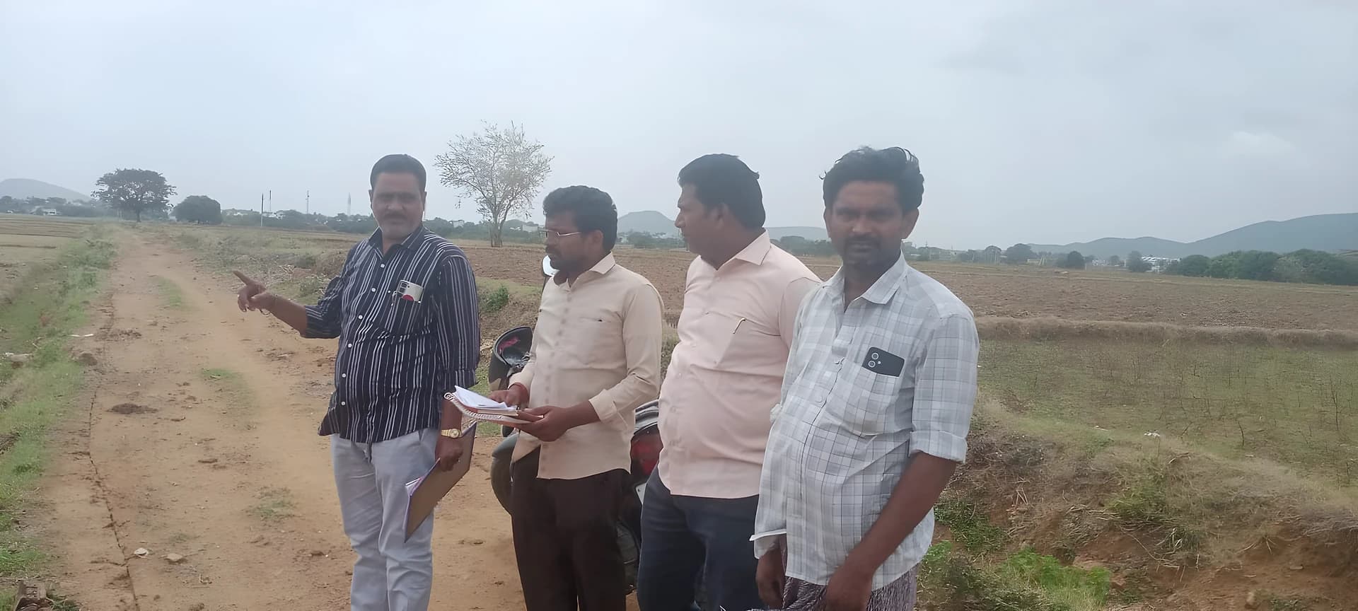 వక్ఫ్ భూములపై అధికారుల క్షేత్రస్థాయి పరిశీలన