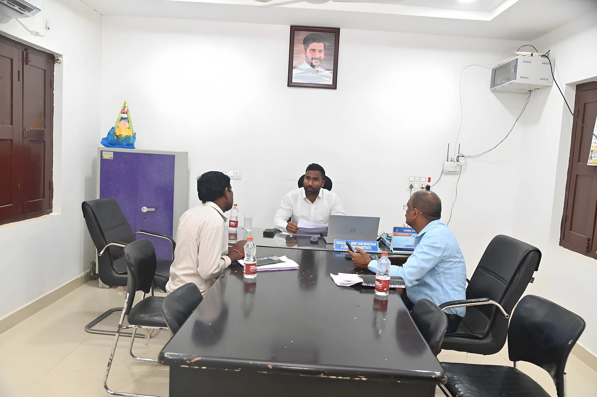 భూ భారతి దరఖాస్తులను వెంటనే పరిష్కరించాలి