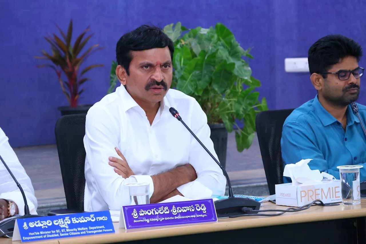 భూ రీసర్వే, గృహ నిర్మాణంపై మంత్రి సమీక్ష